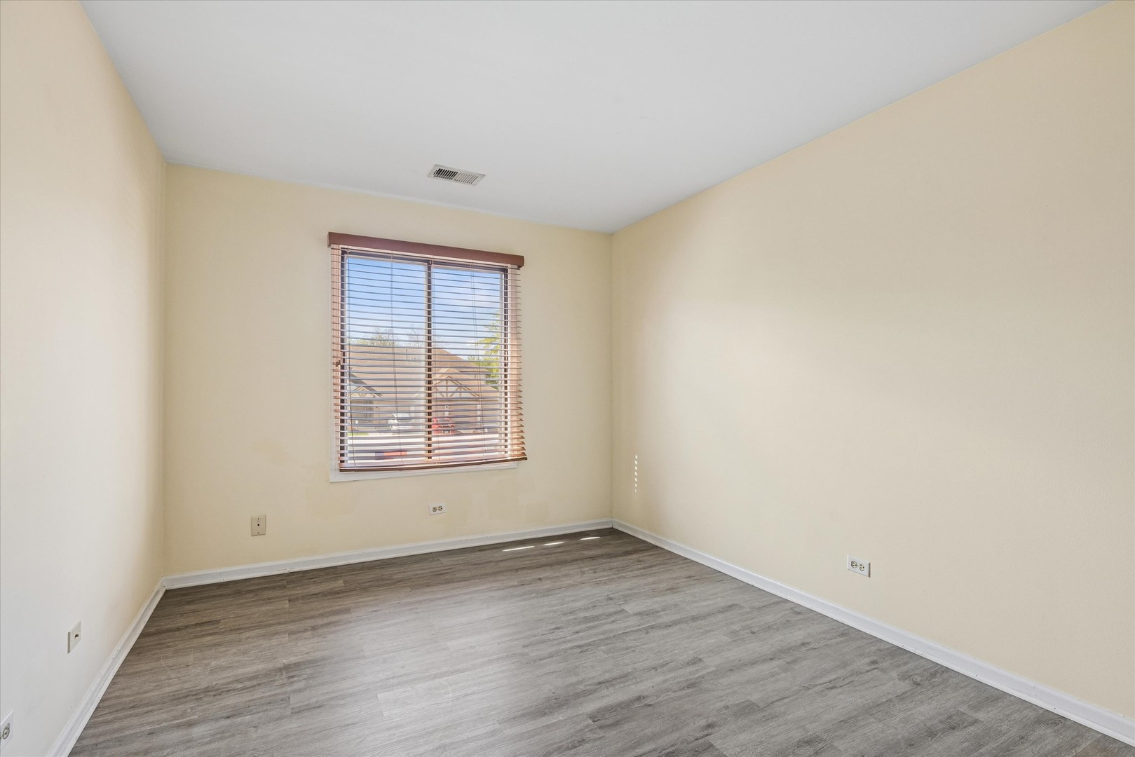 826 Thornton Court Unit: 2AL