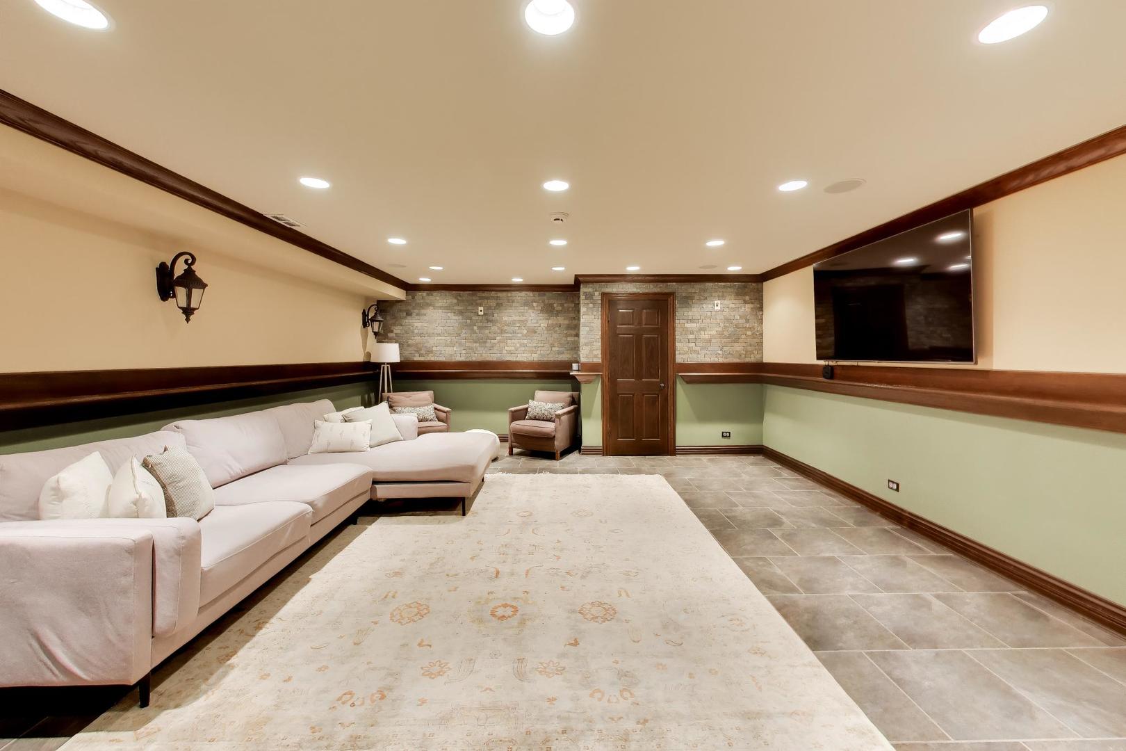 713 N Beverly Lane