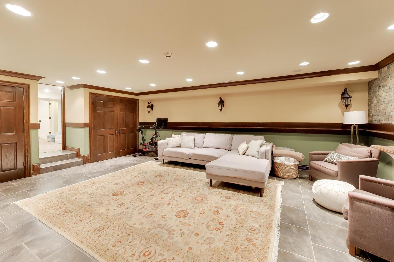713 N Beverly Lane