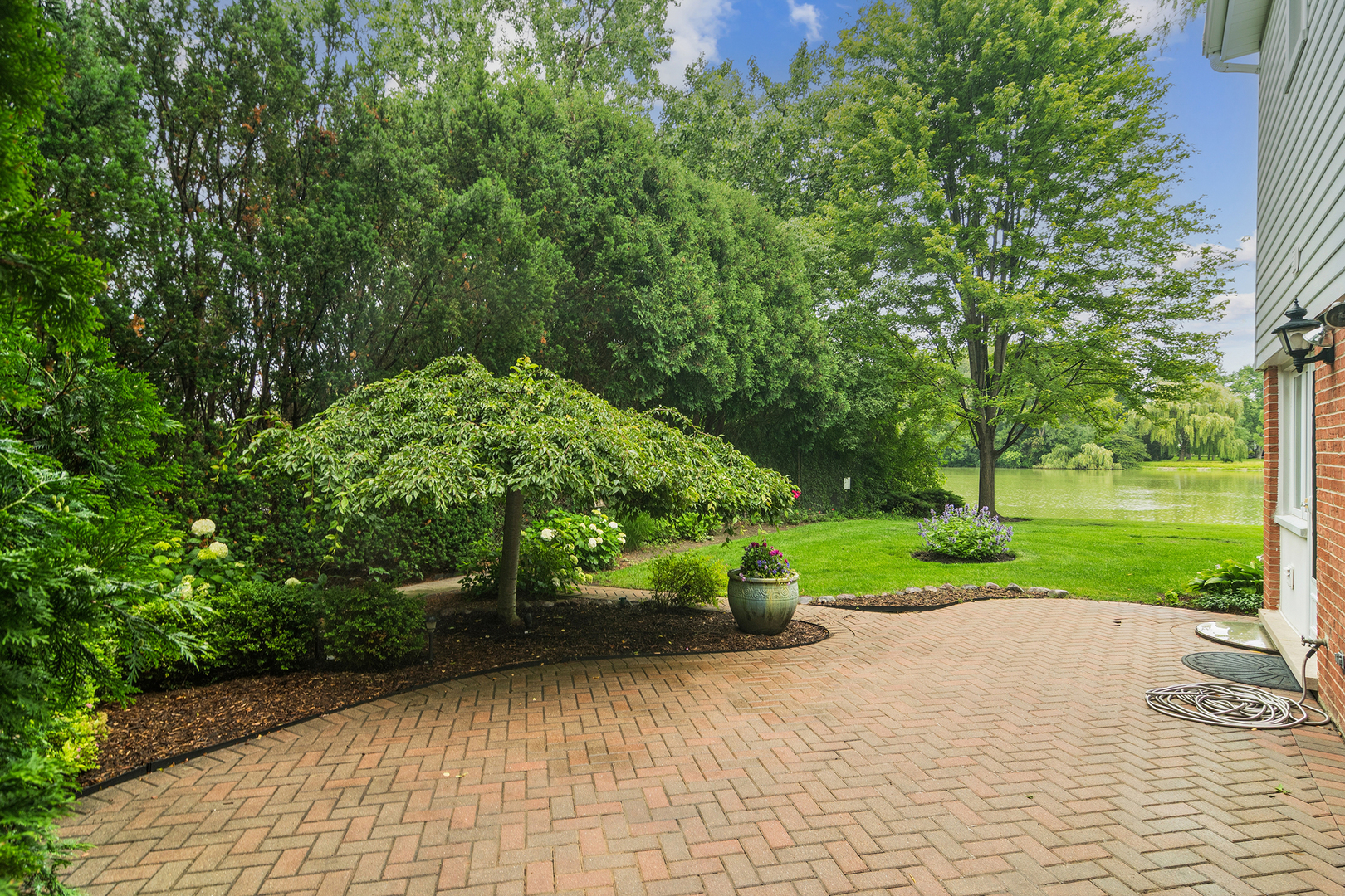 123 N Peartree Lane