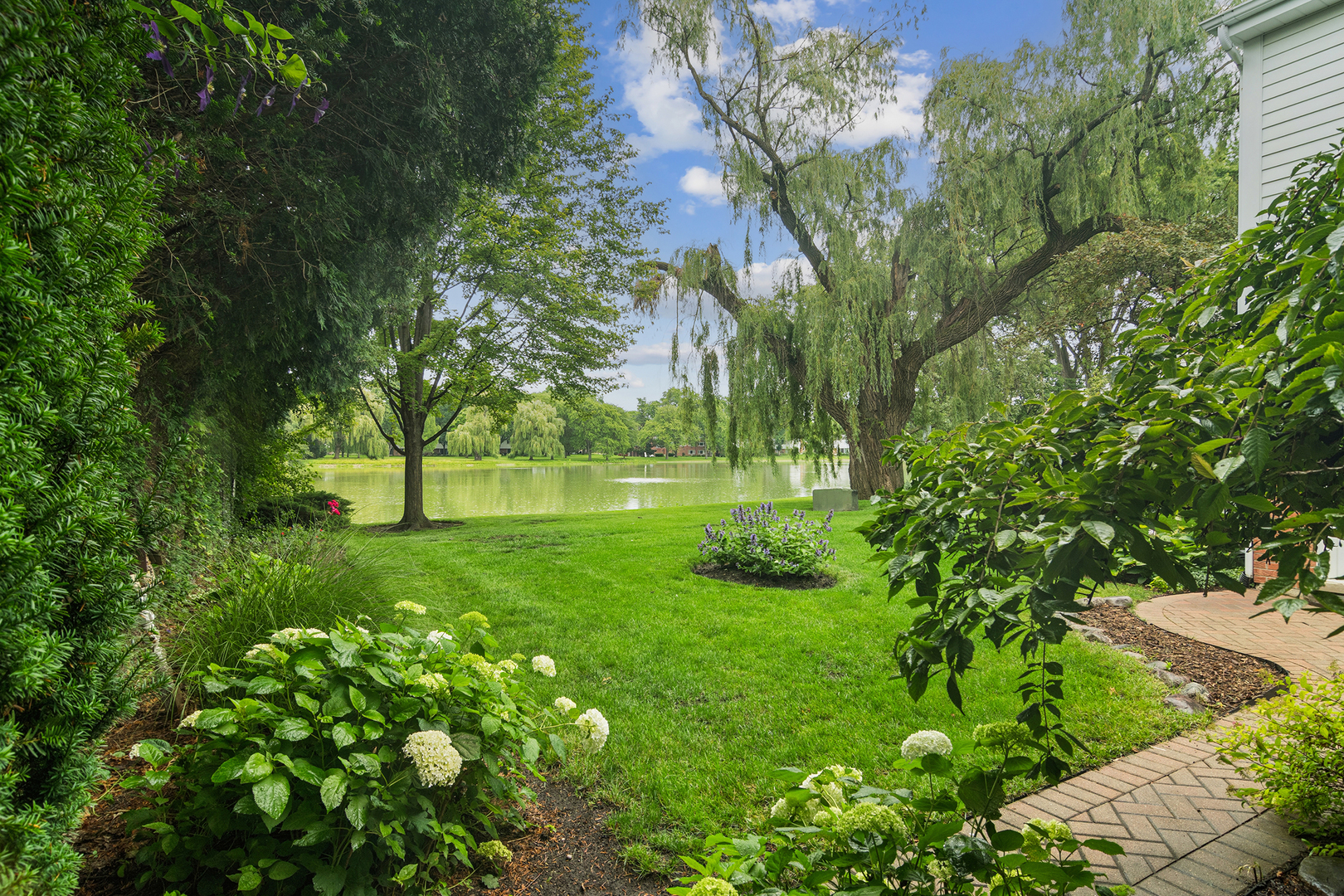 123 N Peartree Lane