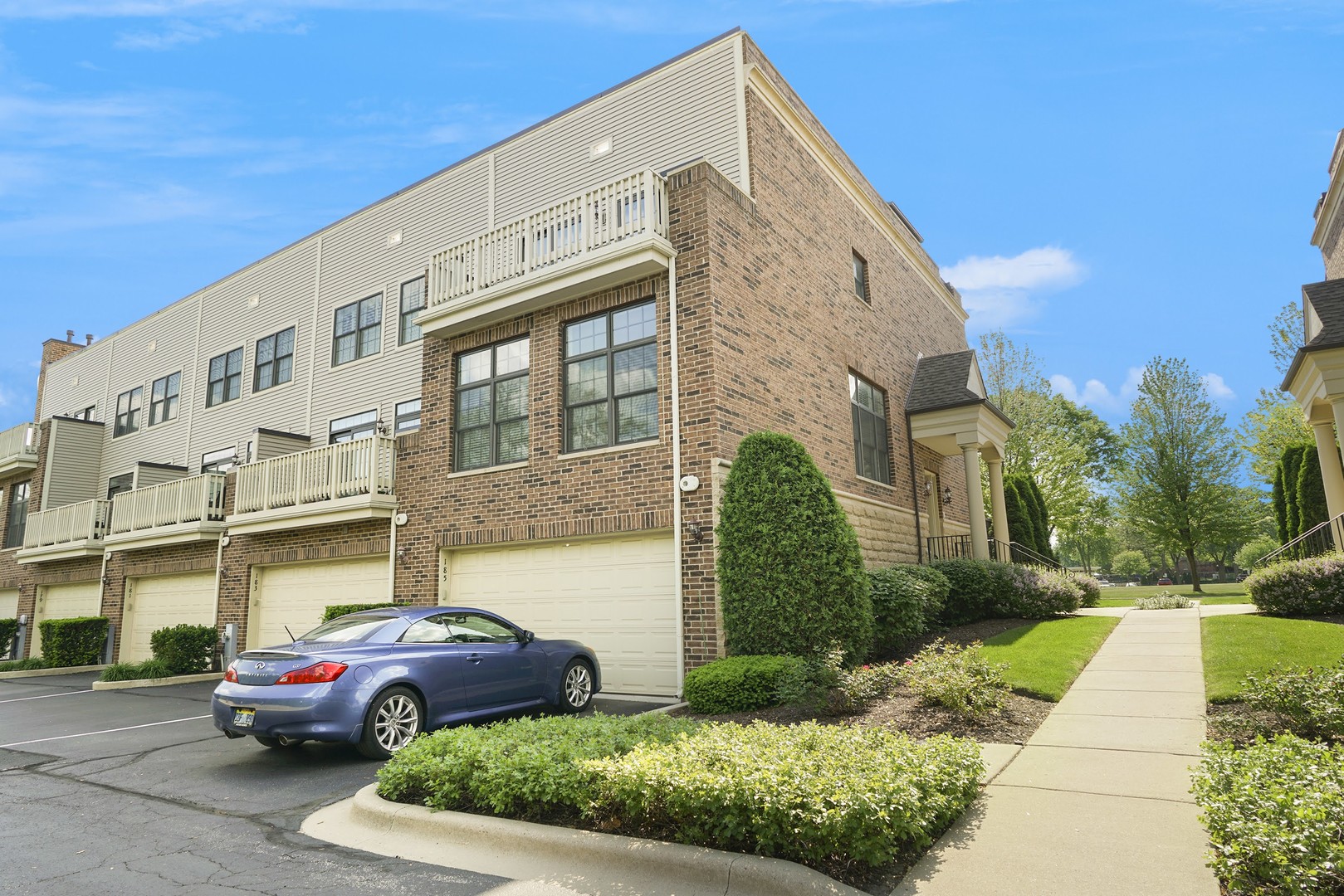 185 N Hickory Avenue