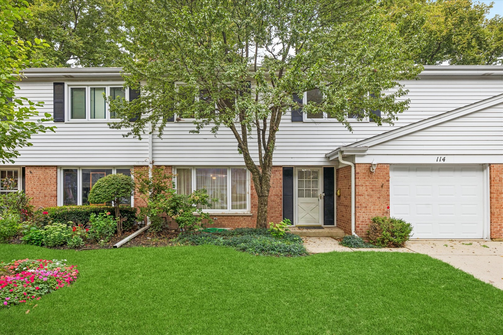 114 N Peartree Lane
