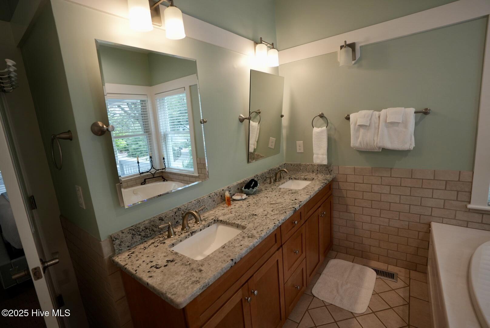 48 Earl Of Craven Court, Week M