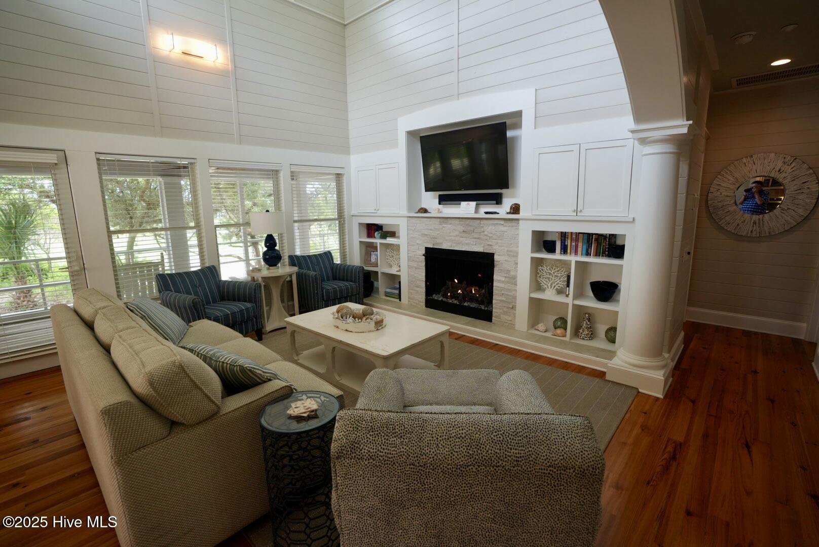 48 Earl Of Craven Court, Week M