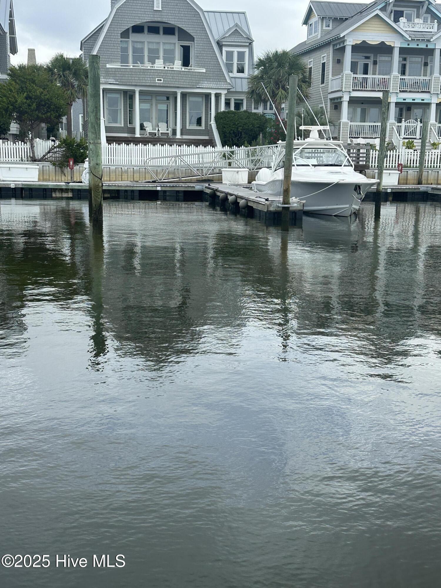 E22 Transom Row, 22e