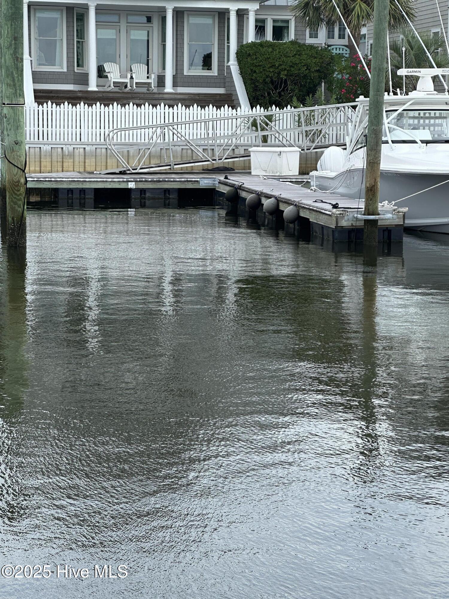 E22 Transom Row, 22e