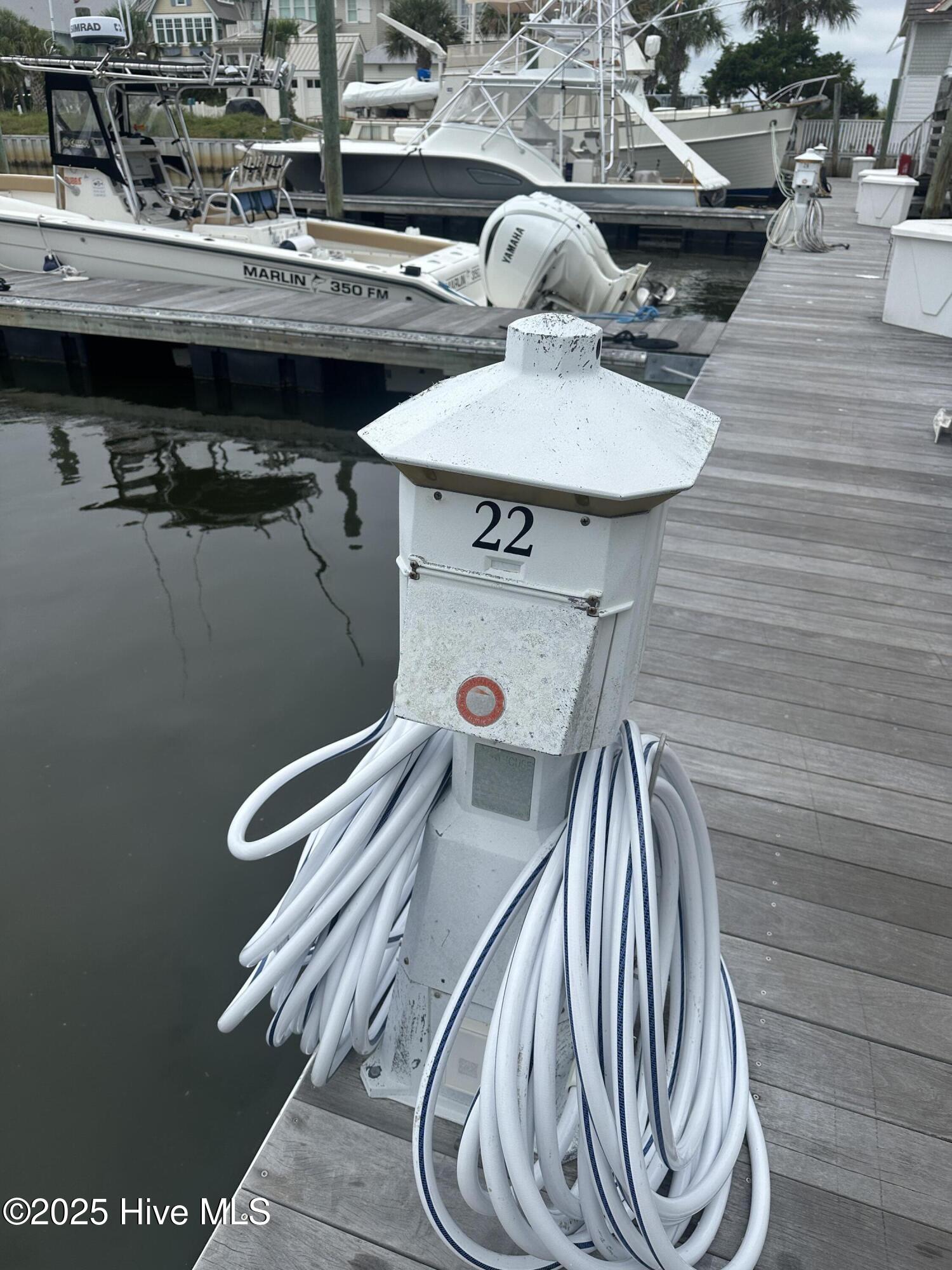 E22 Transom Row, 22e