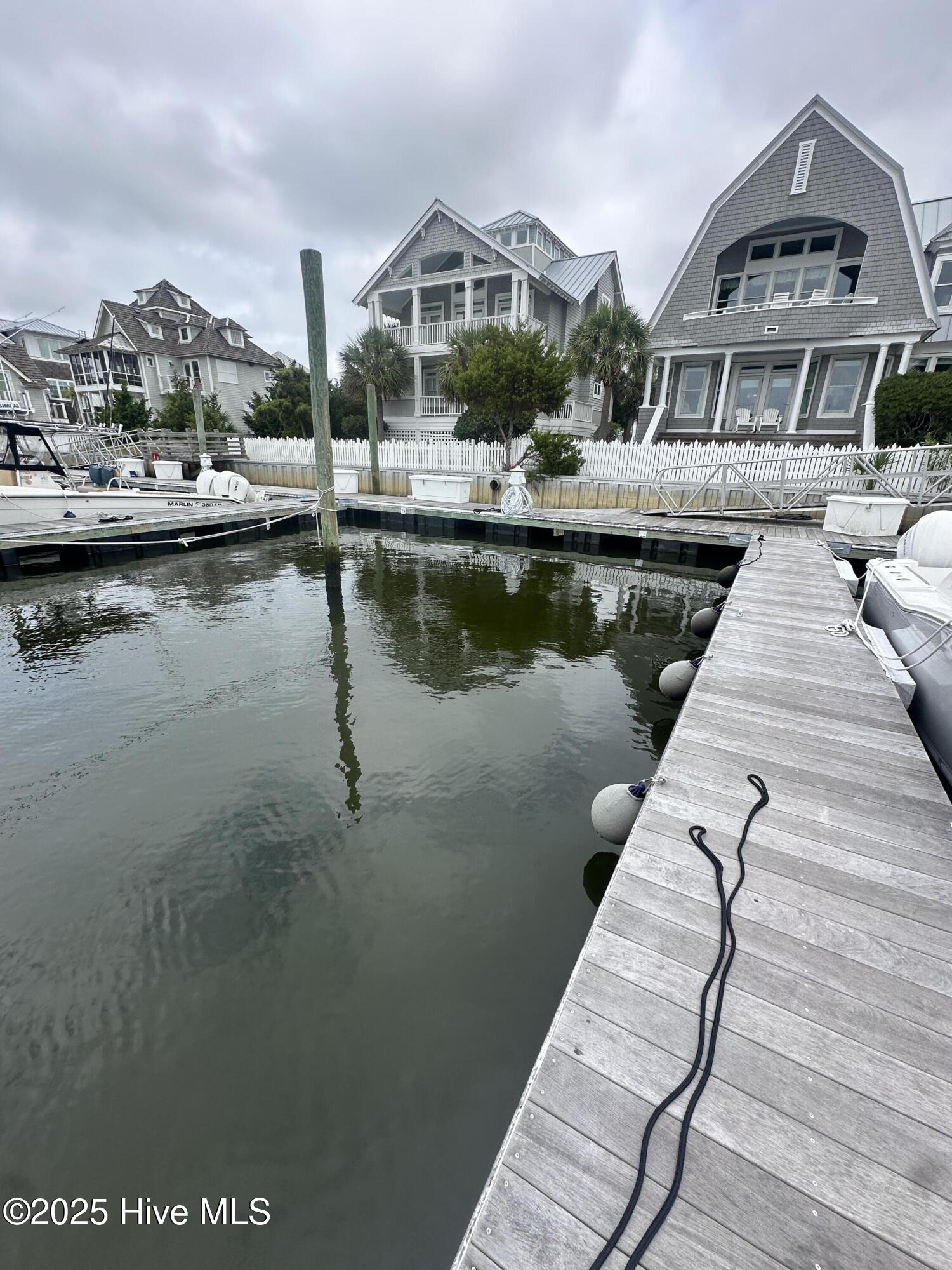 E22 Transom Row, 22e