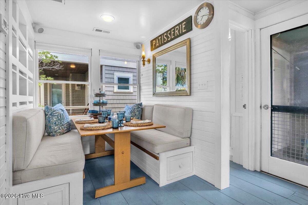 6 Leeward Court # A
