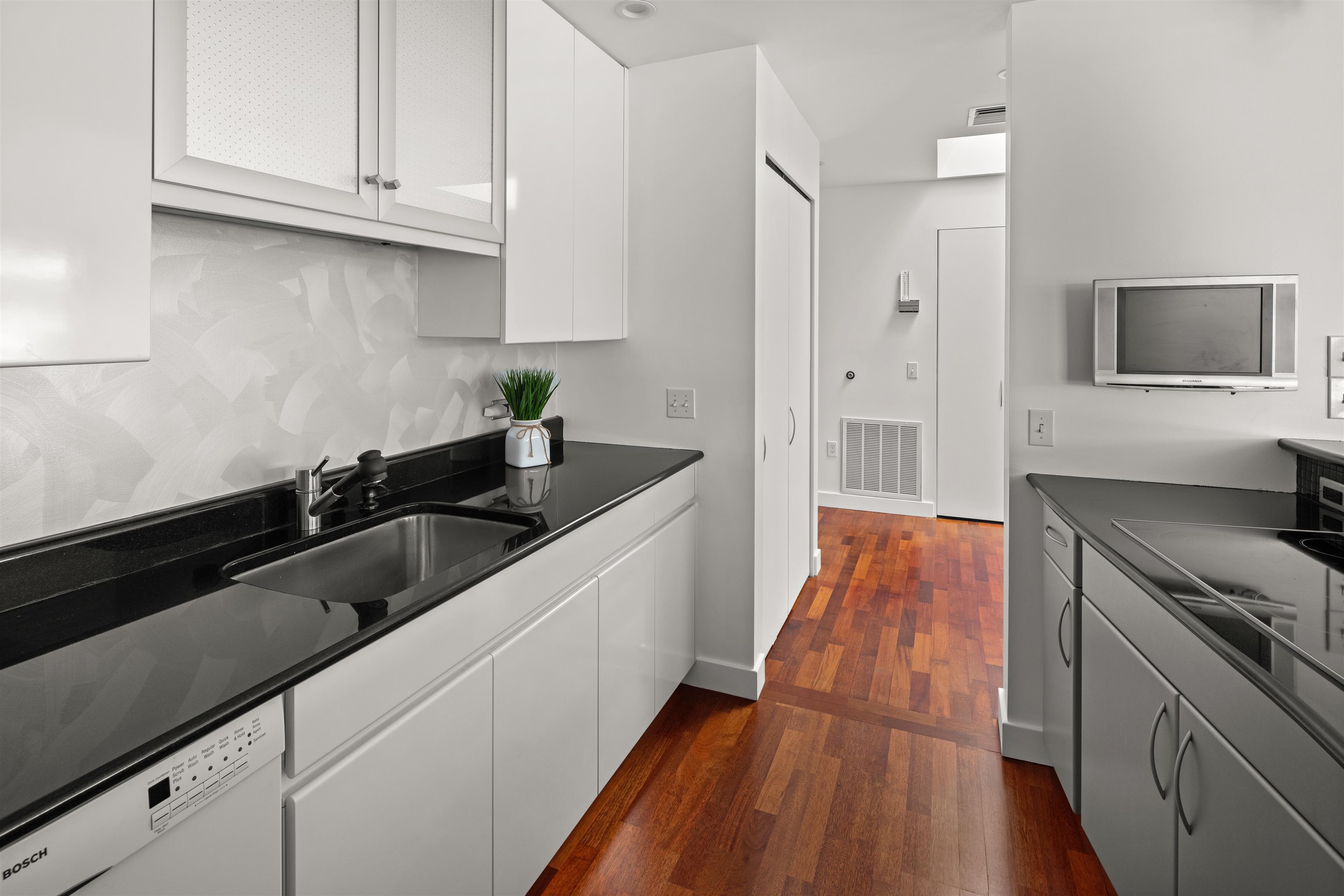 76 St Paul Street Unit: Unit # 8SE