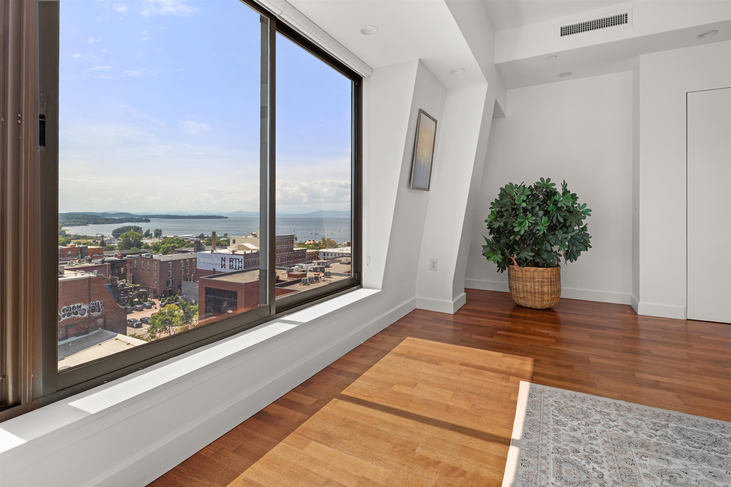 76 St Paul Street Unit: Unit # 8SE