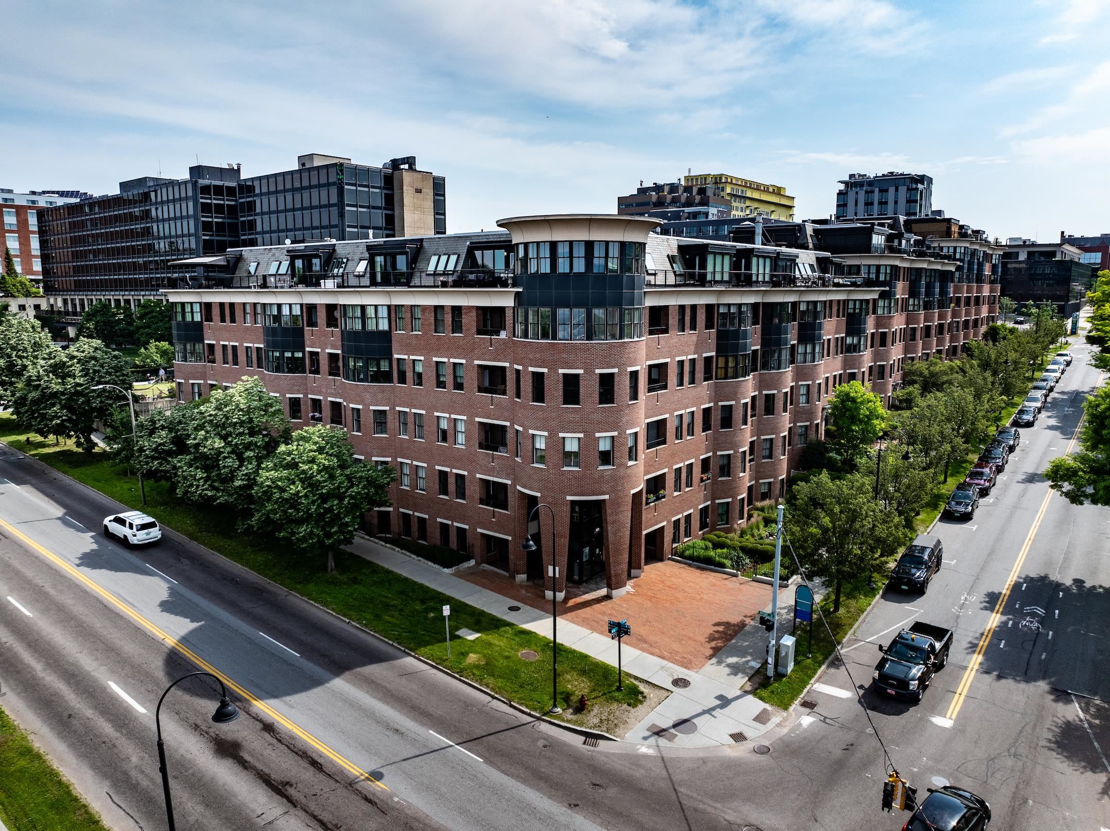 40 College Street Unit: 605