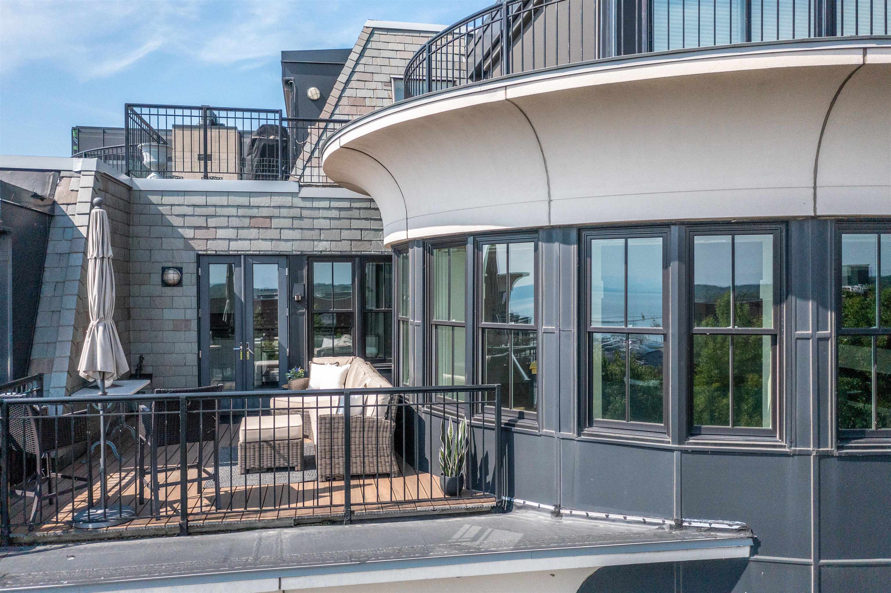 40 College Street Unit: 605