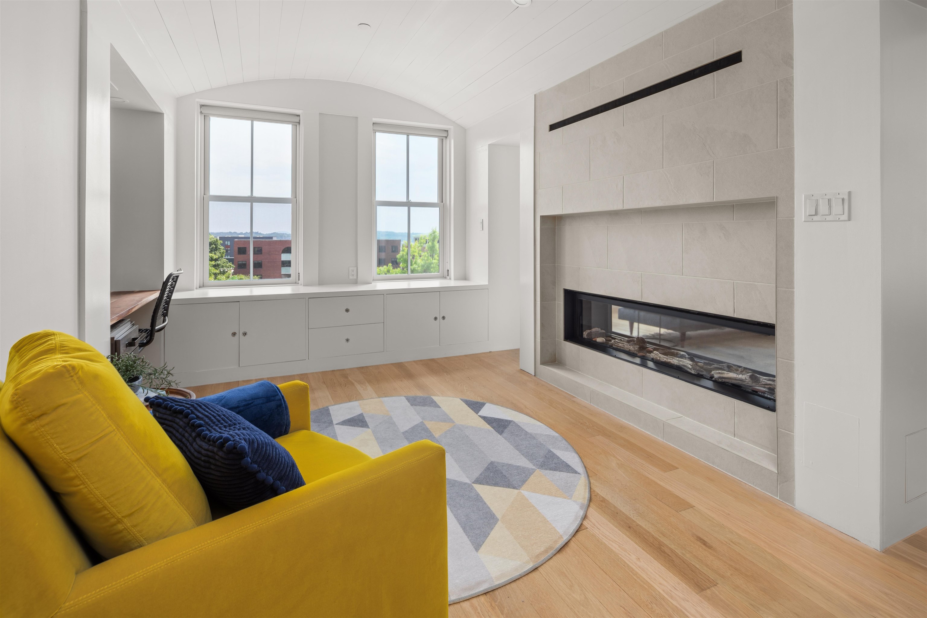 40 College Street Unit: 605