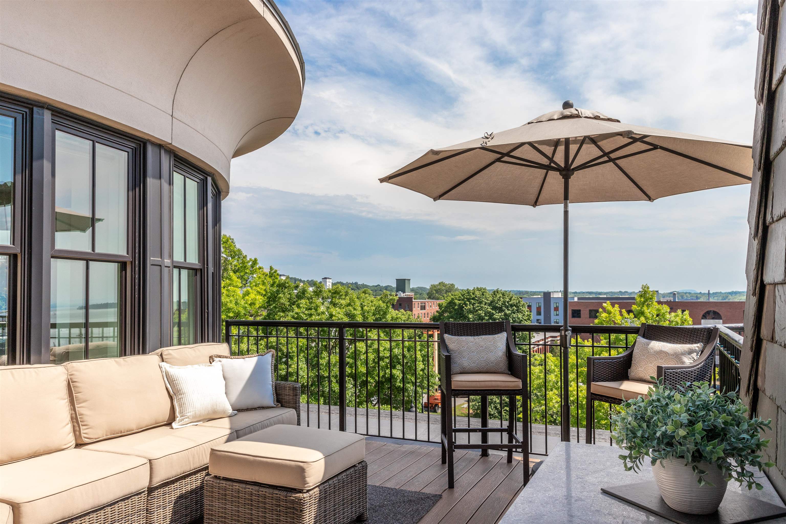 40 College Street Unit: 605