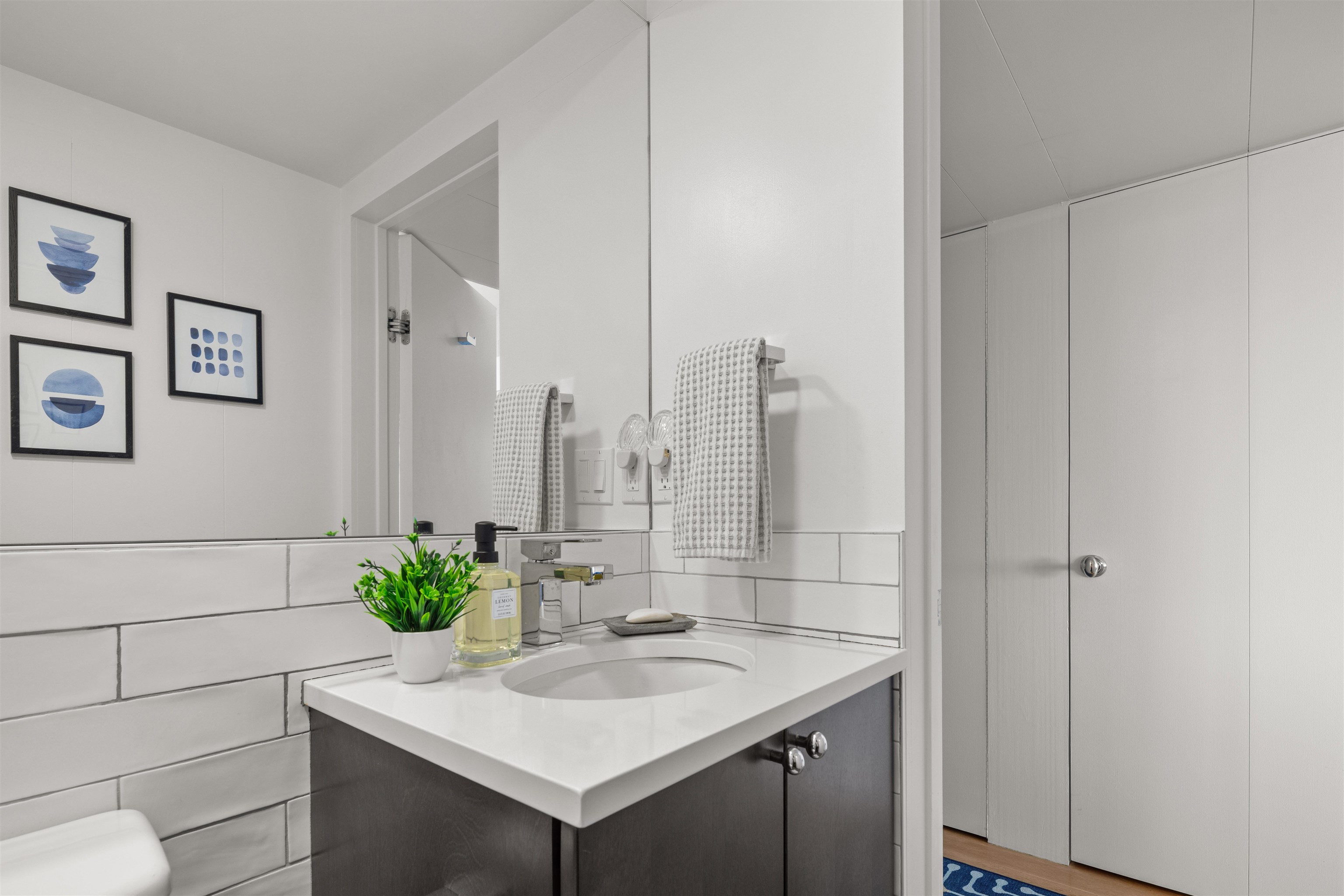 40 College Street Unit: 605