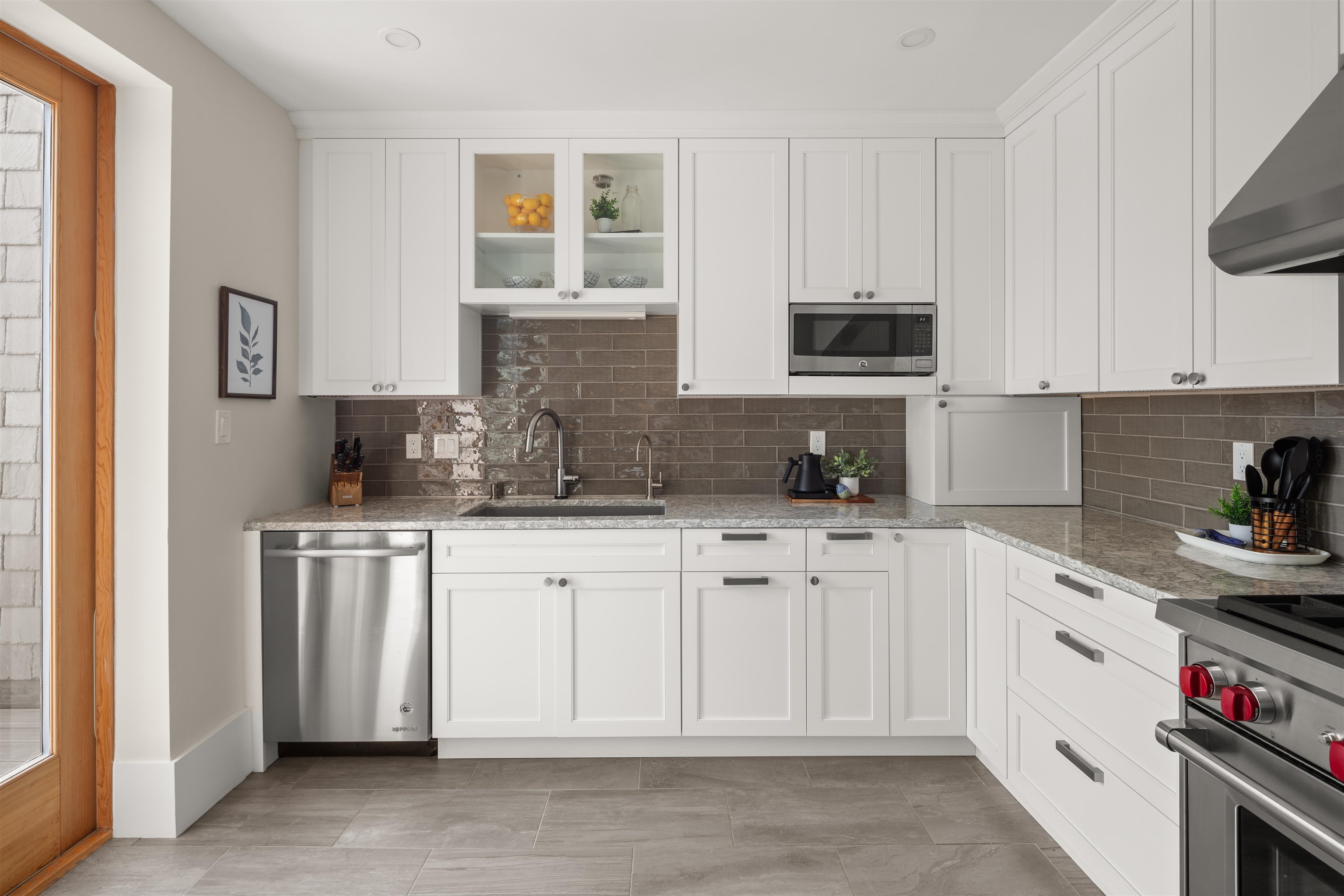 40 College Street Unit: 605