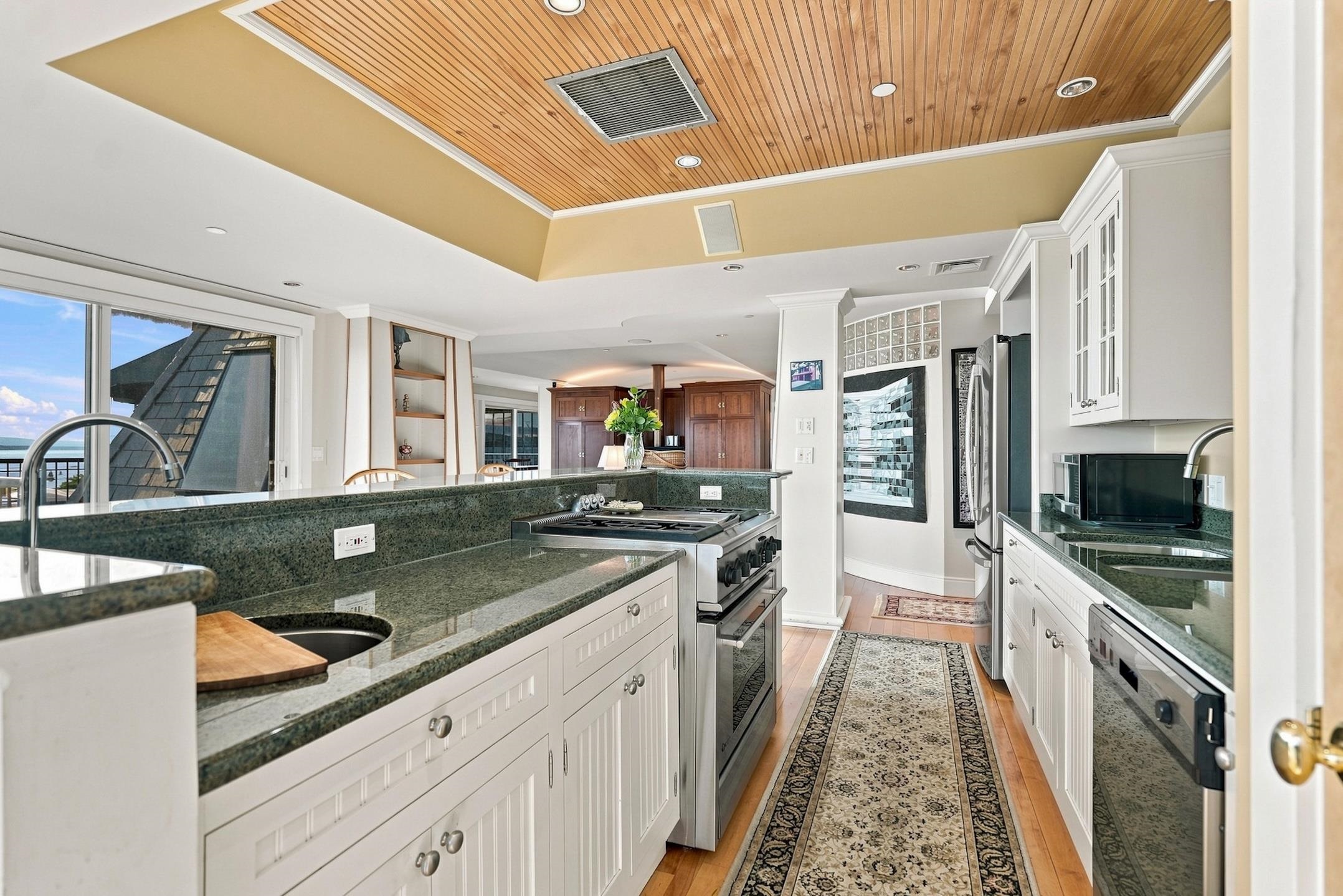 40 College Street Unit: 801