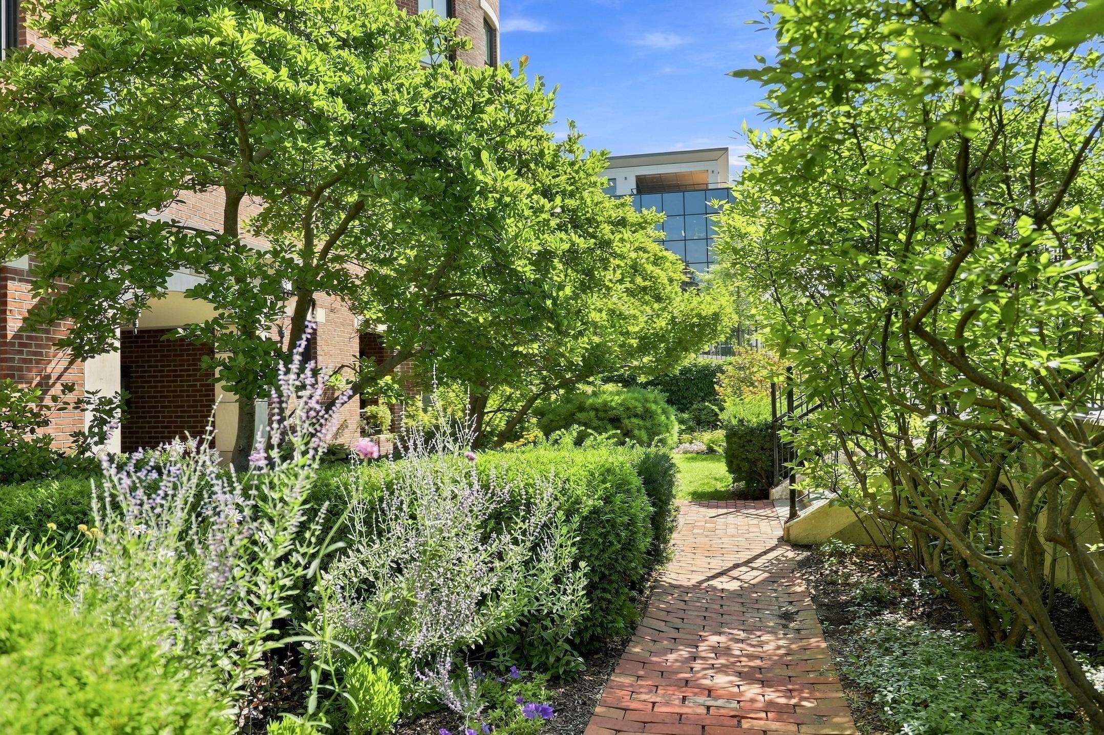 40 College Street Unit: 801