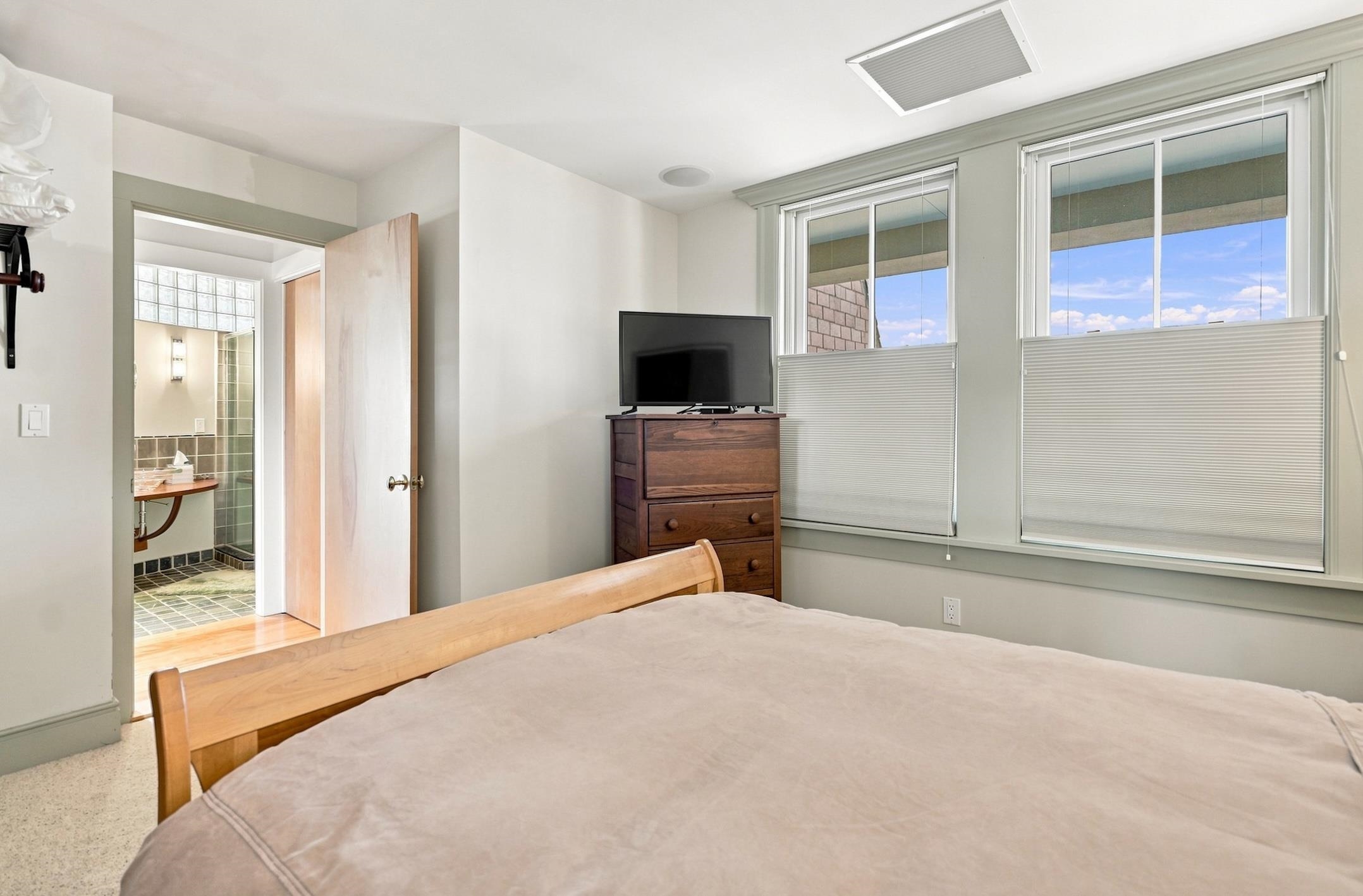 40 College Street Unit: 801
