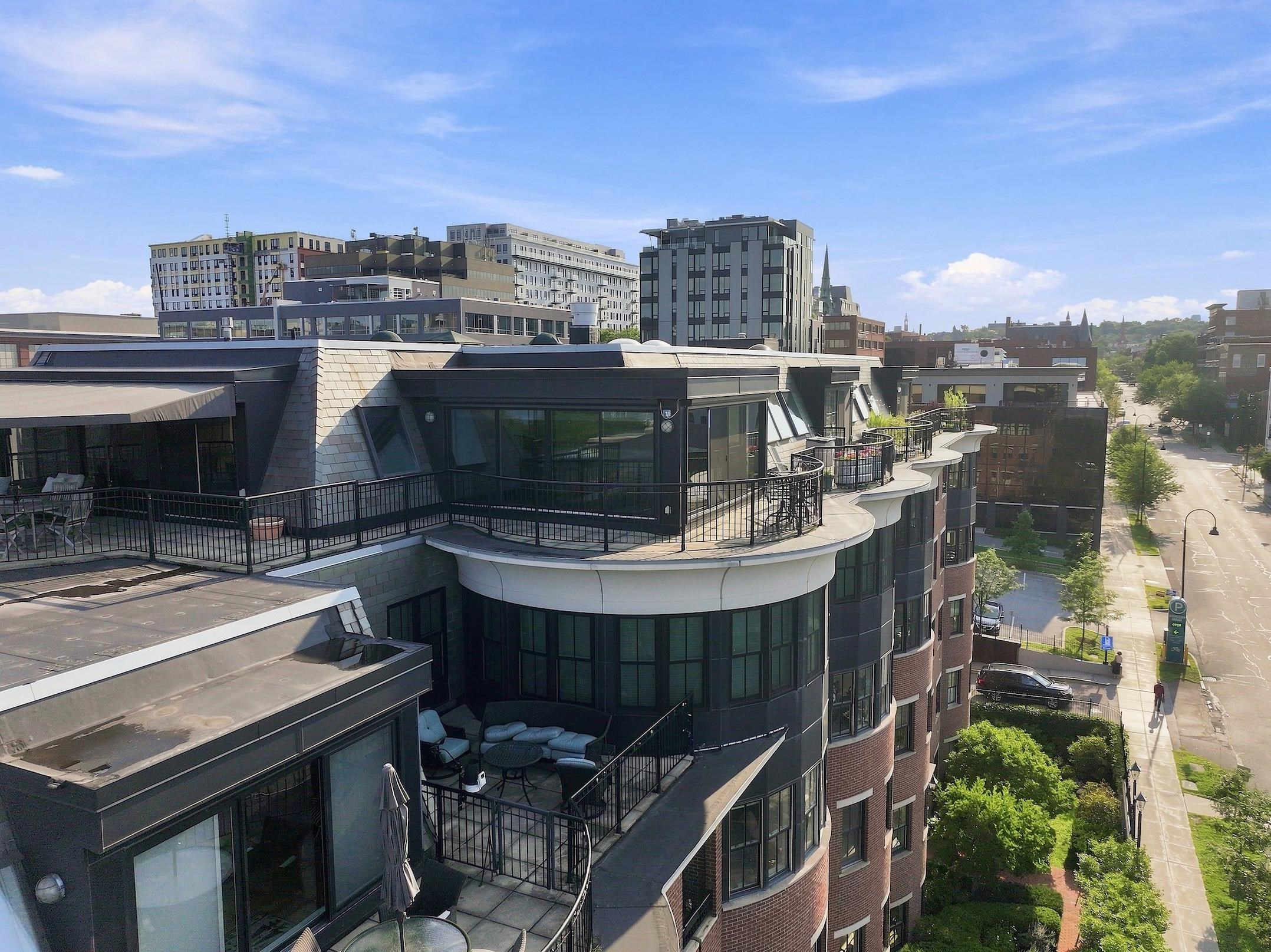 40 College Street Unit: 801
