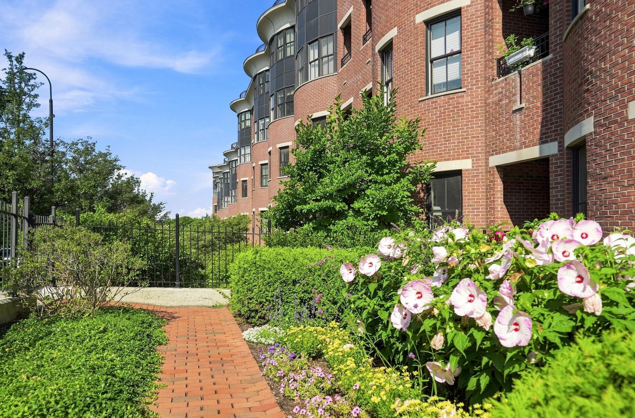 40 College Street Unit: 801