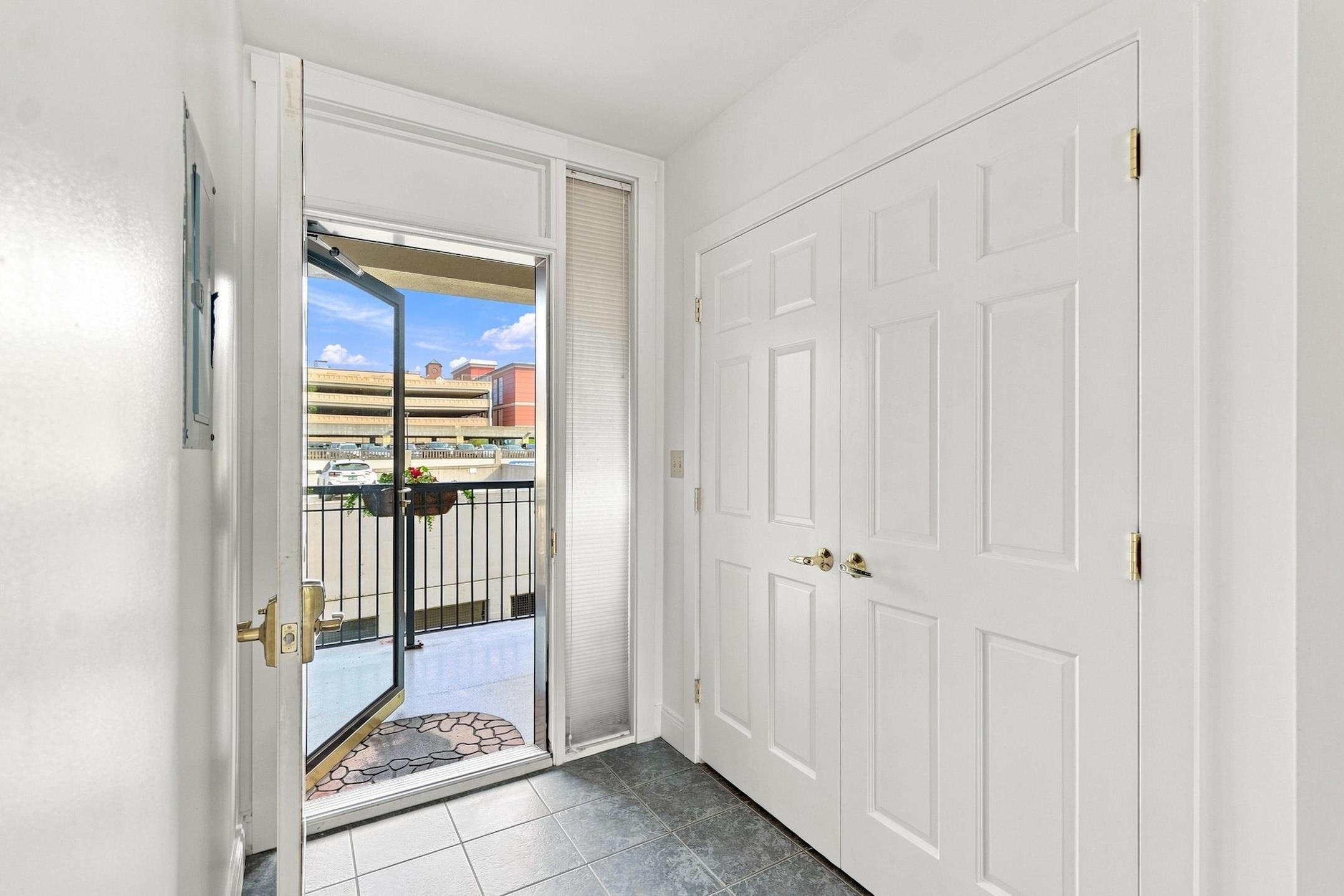 40 College Street Unit: 514c