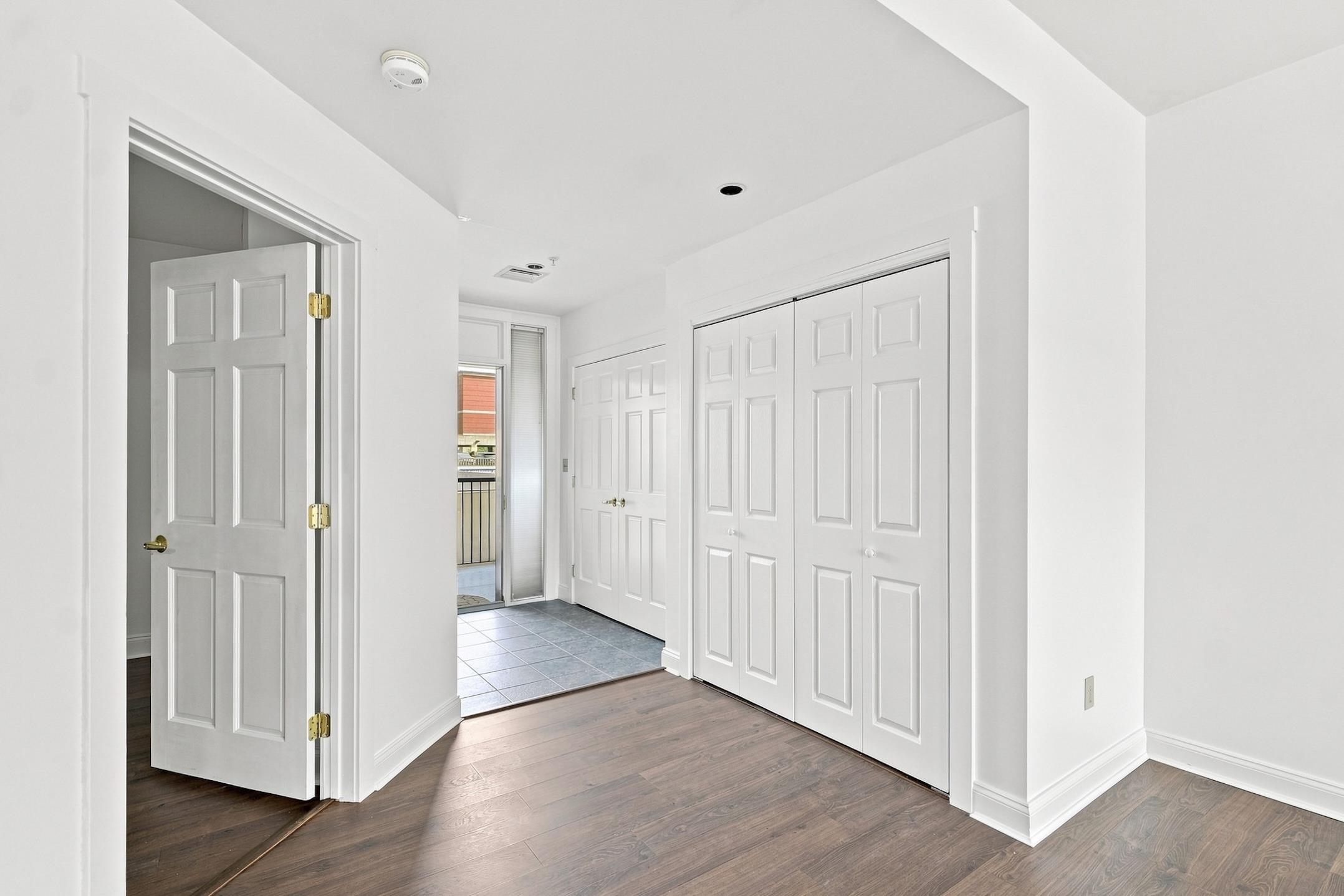 40 College Street Unit: 514c