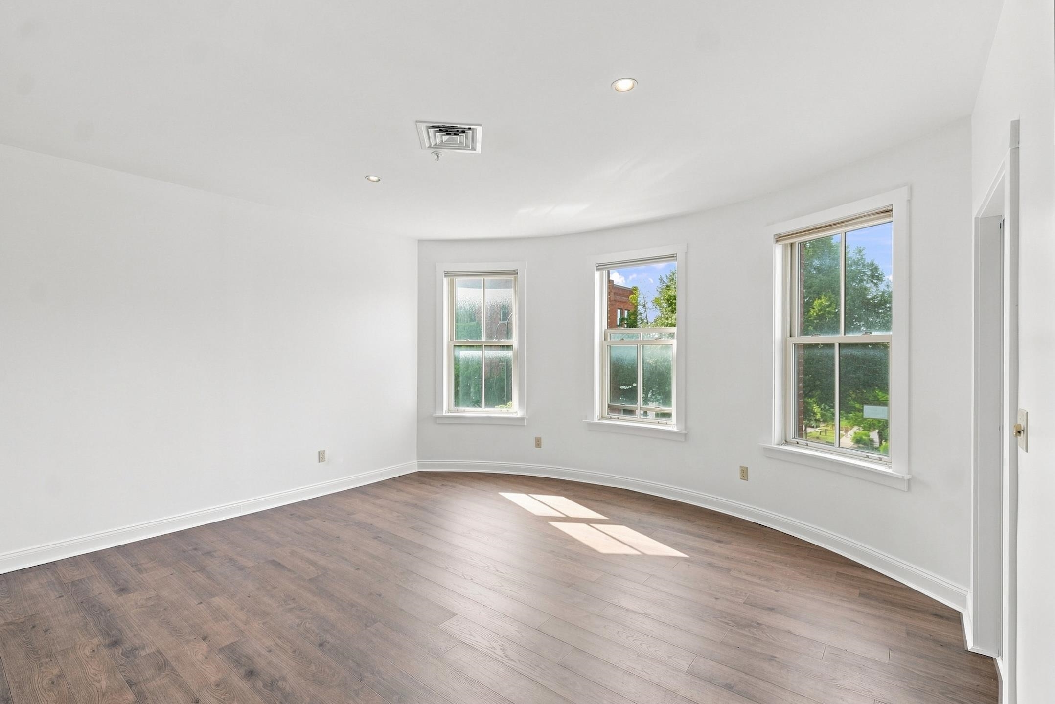 40 College Street Unit: 514c