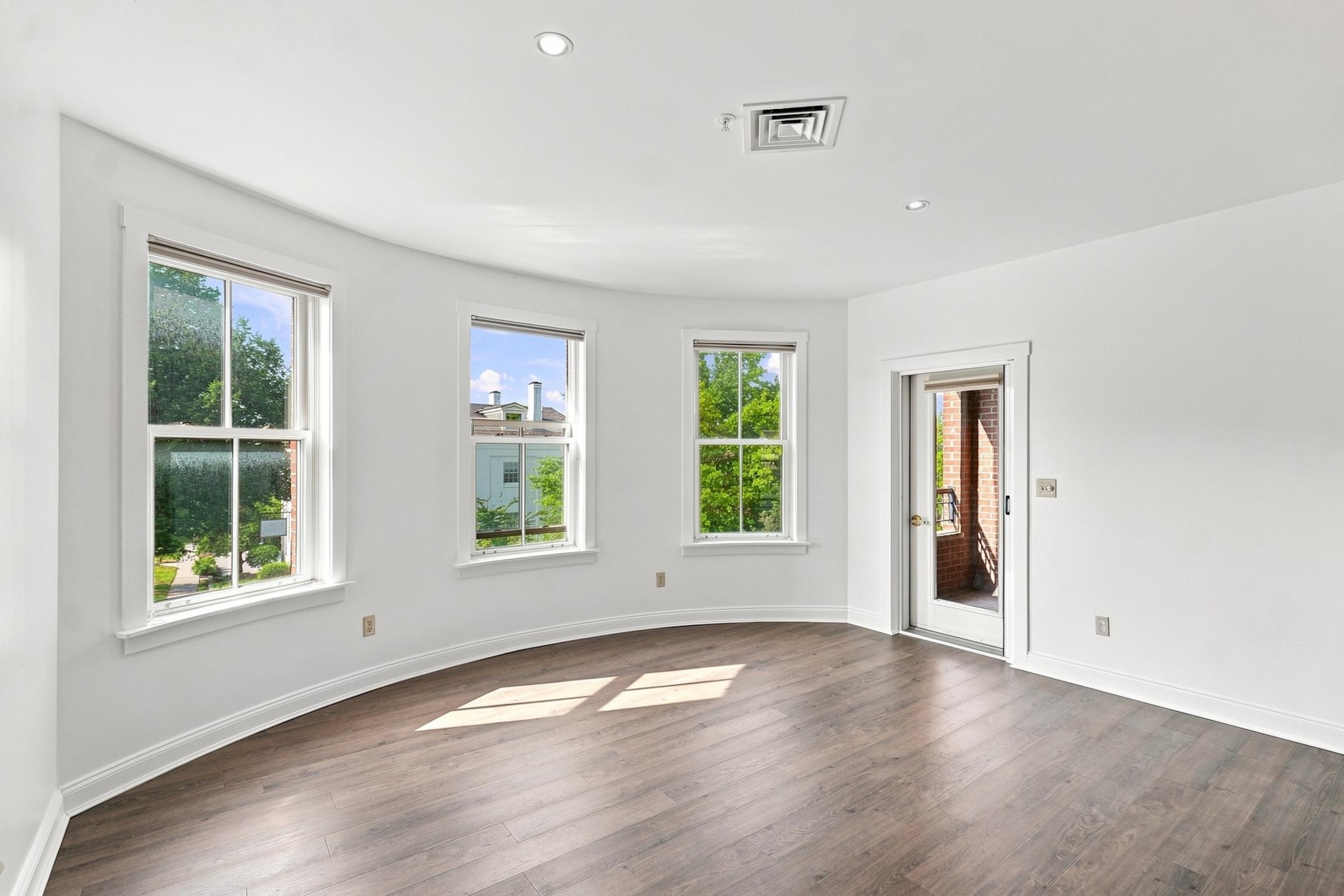 40 College Street Unit: 514c