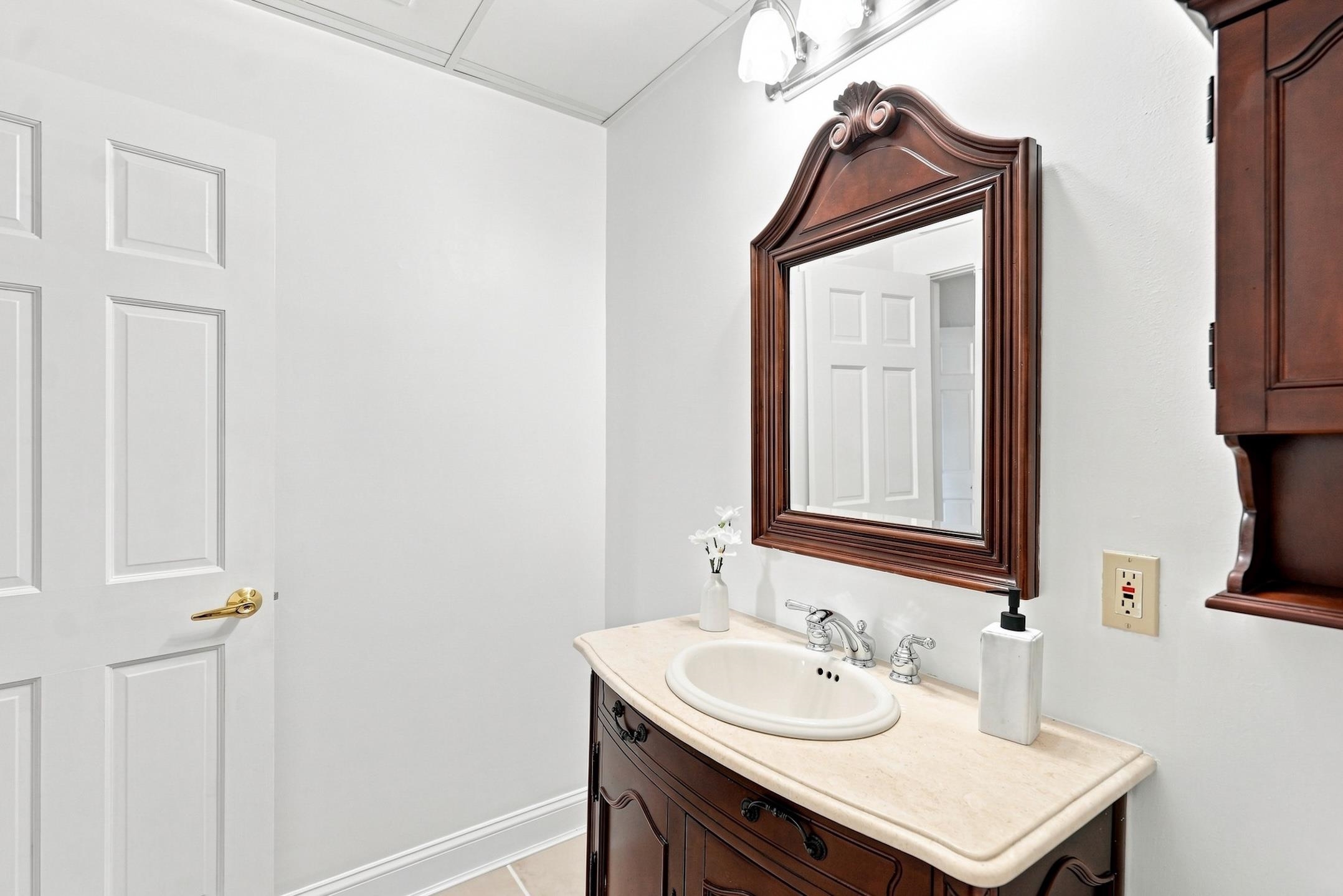 40 College Street Unit: 514c