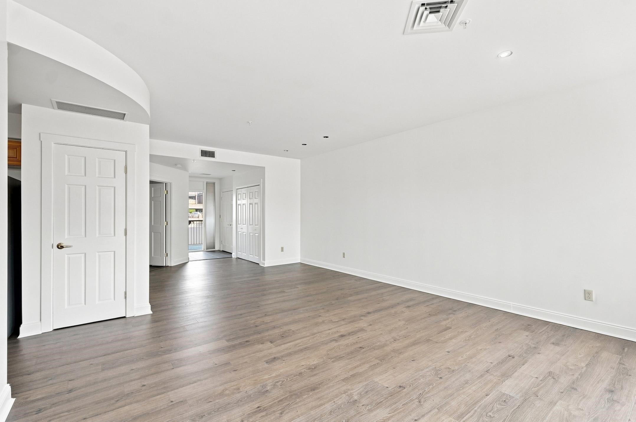 40 College Street Unit: 514c