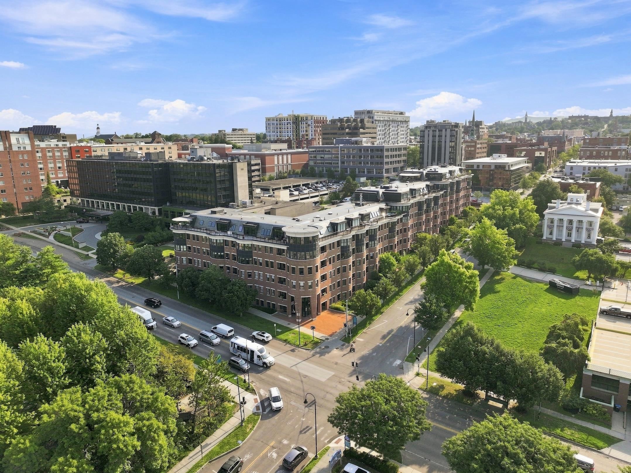 40 College Street Unit: 514c