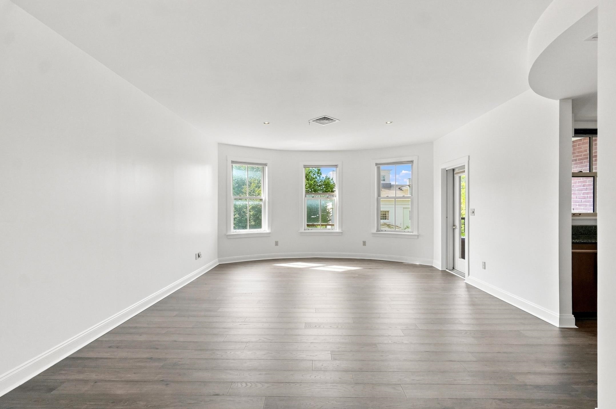 40 College Street Unit: 514c