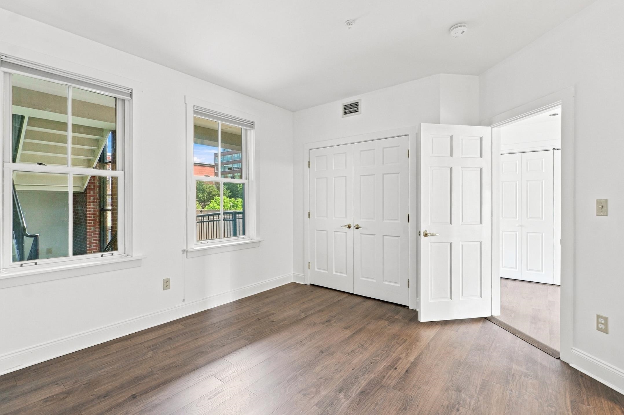 40 College Street Unit: 514c