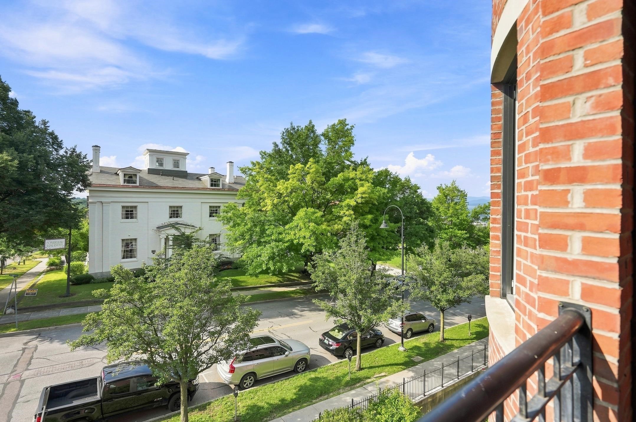 40 College Street Unit: 514c
