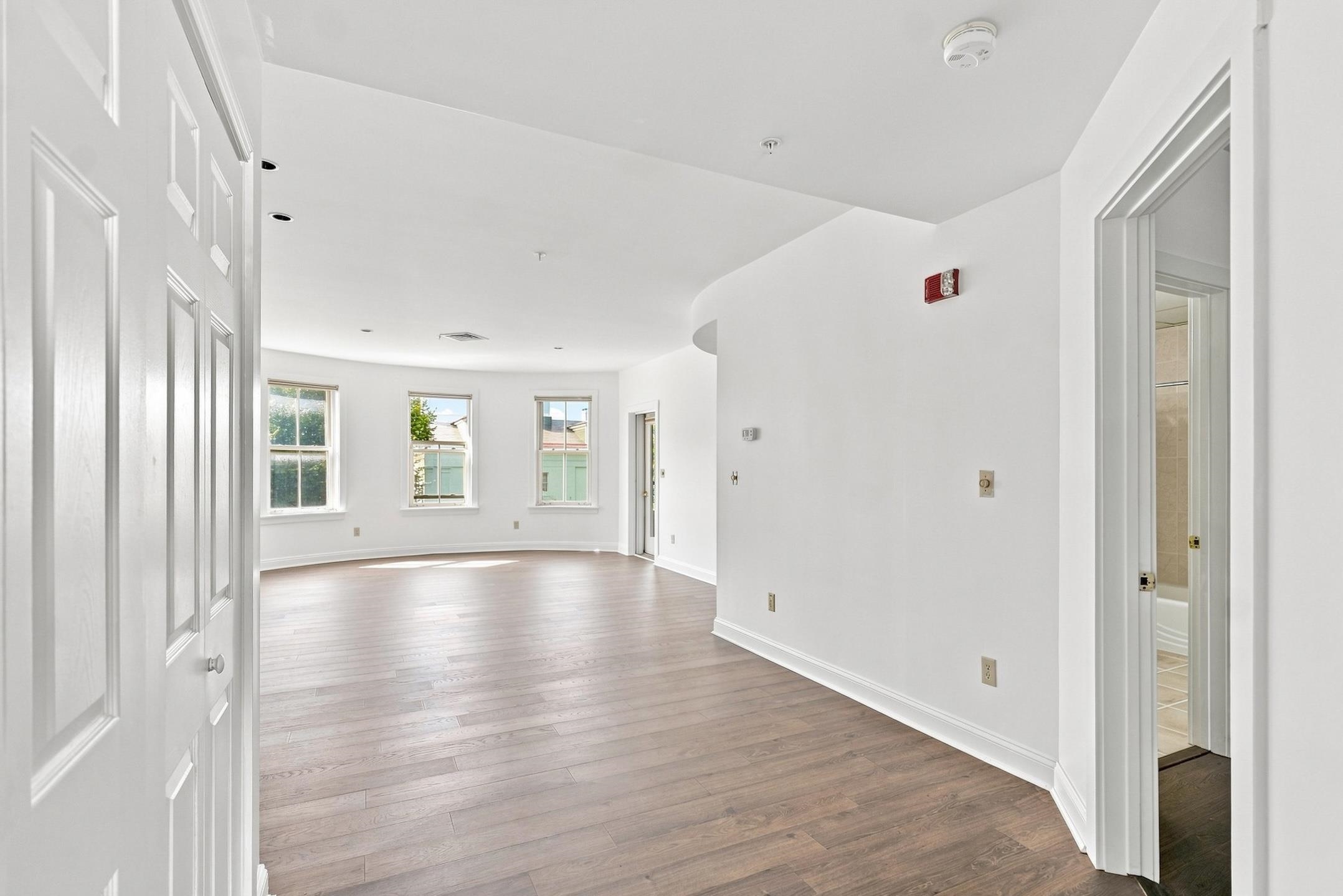 40 College Street Unit: 514c