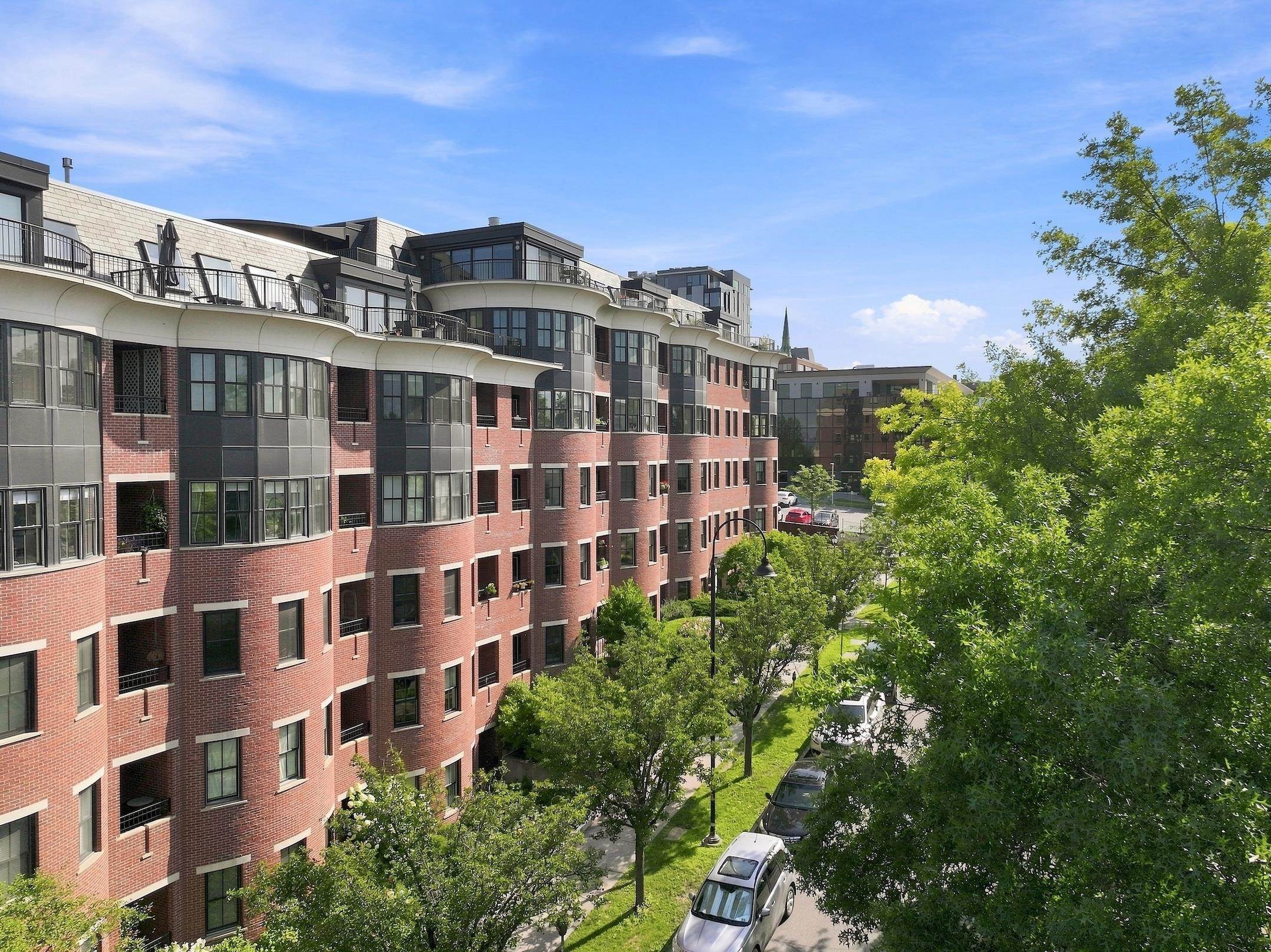 40 College Street Unit: 514c