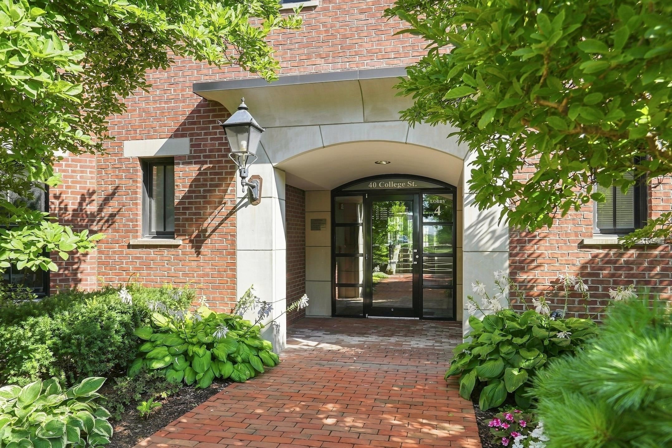 40 College Street Unit: 514c