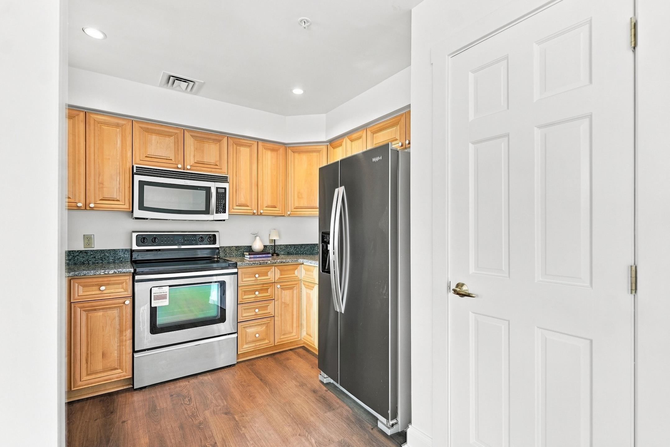 40 College Street Unit: 514c