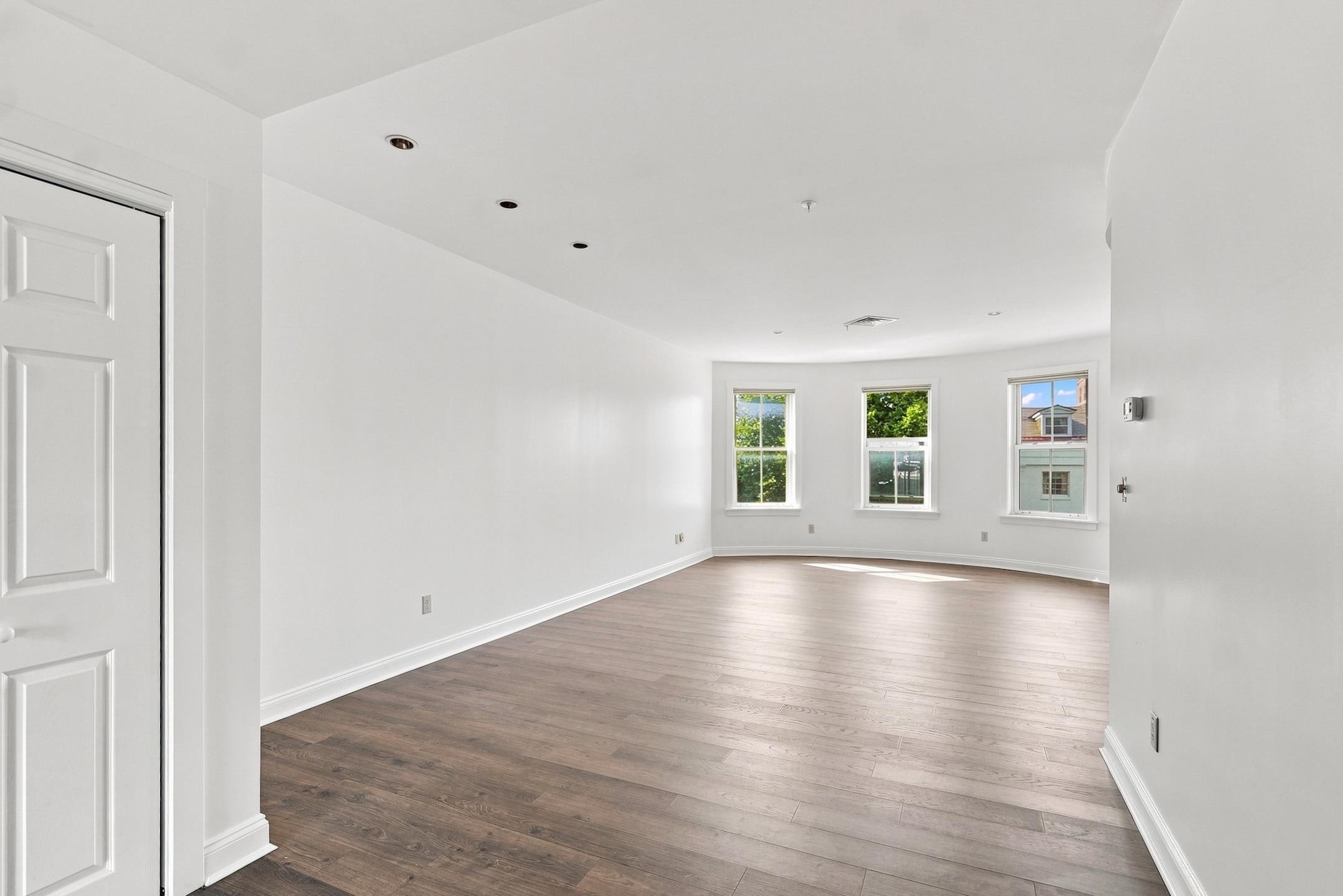40 College Street Unit: 514c