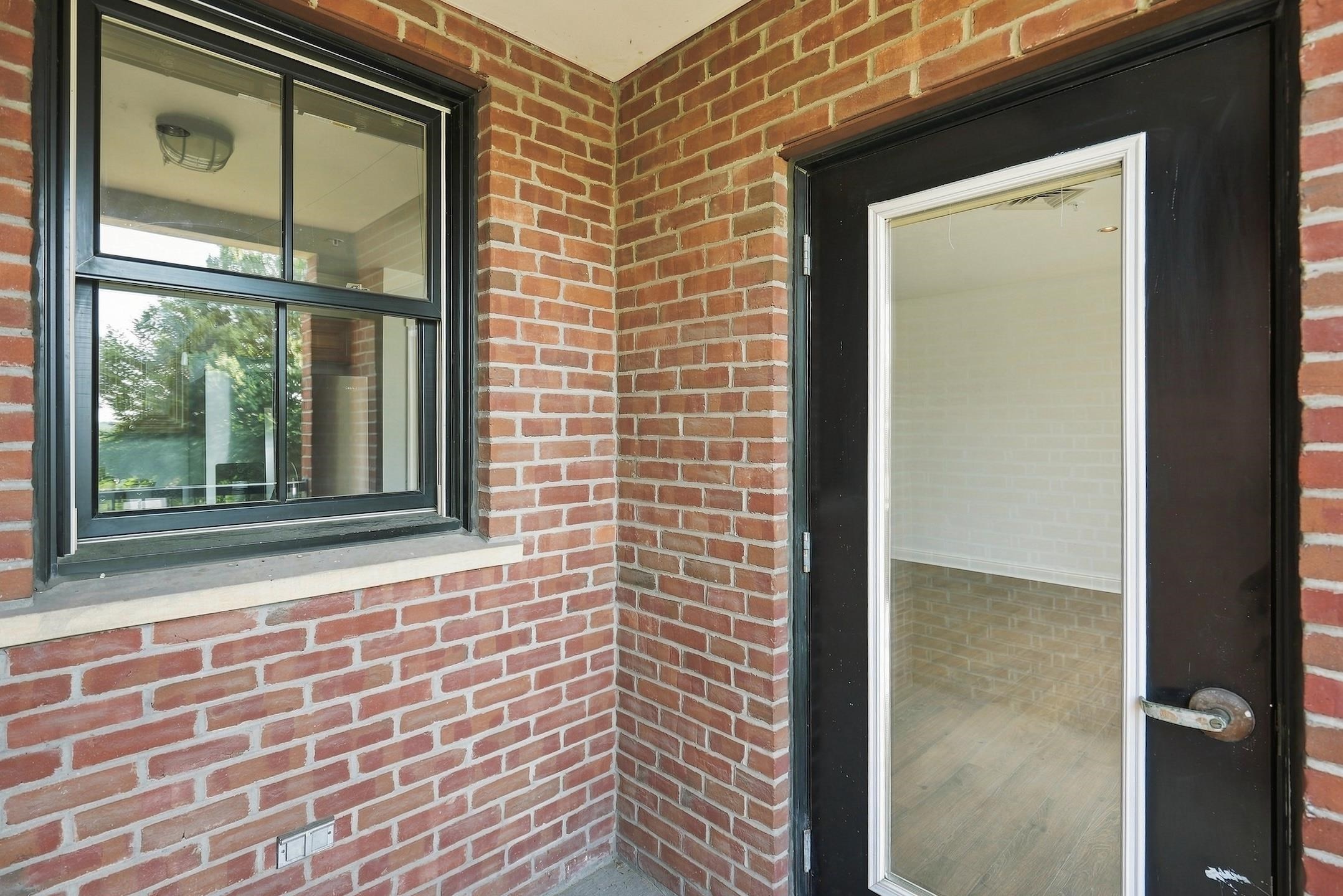 40 College Street Unit: 514c