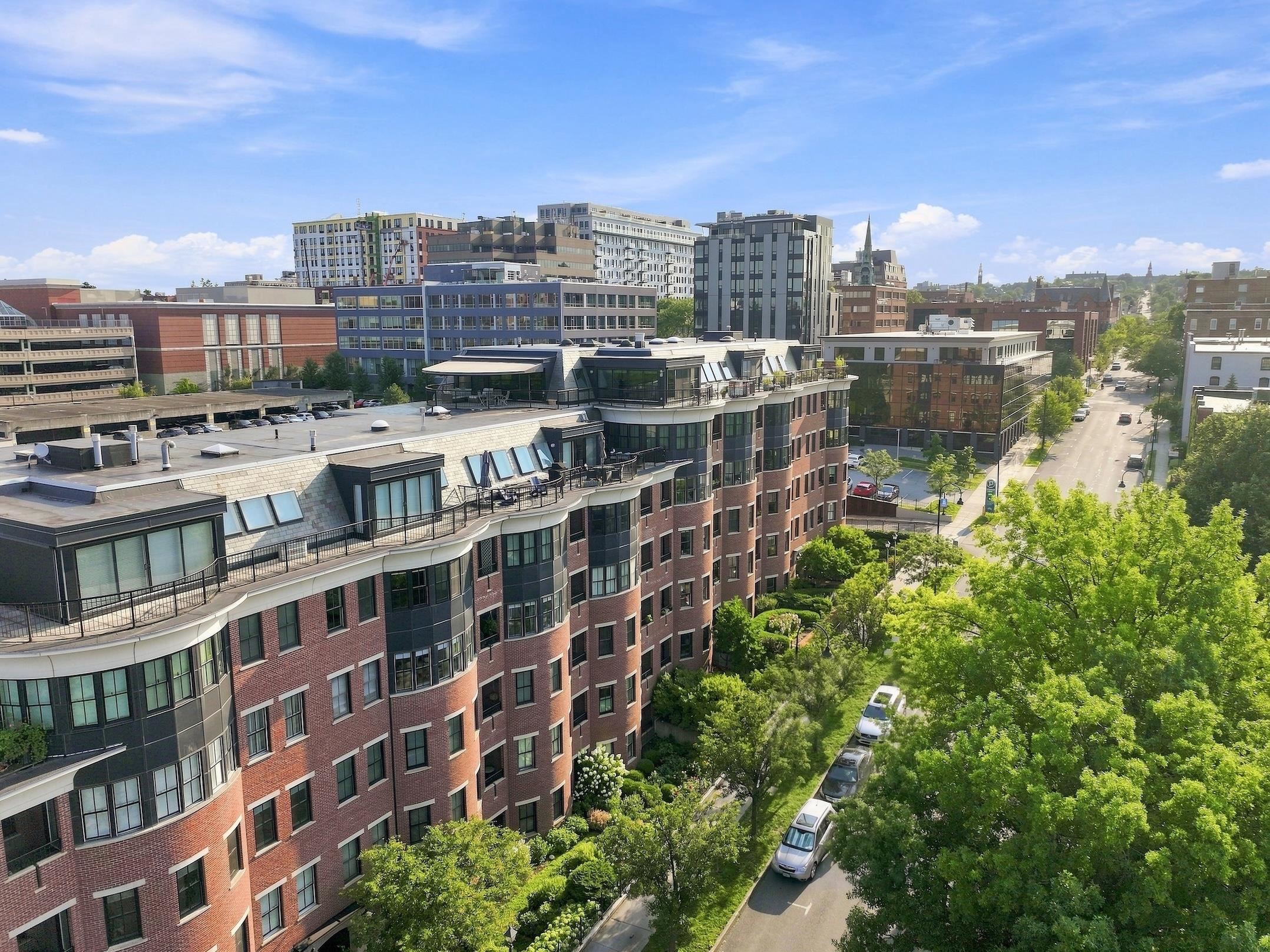 40 College Street Unit: 514c