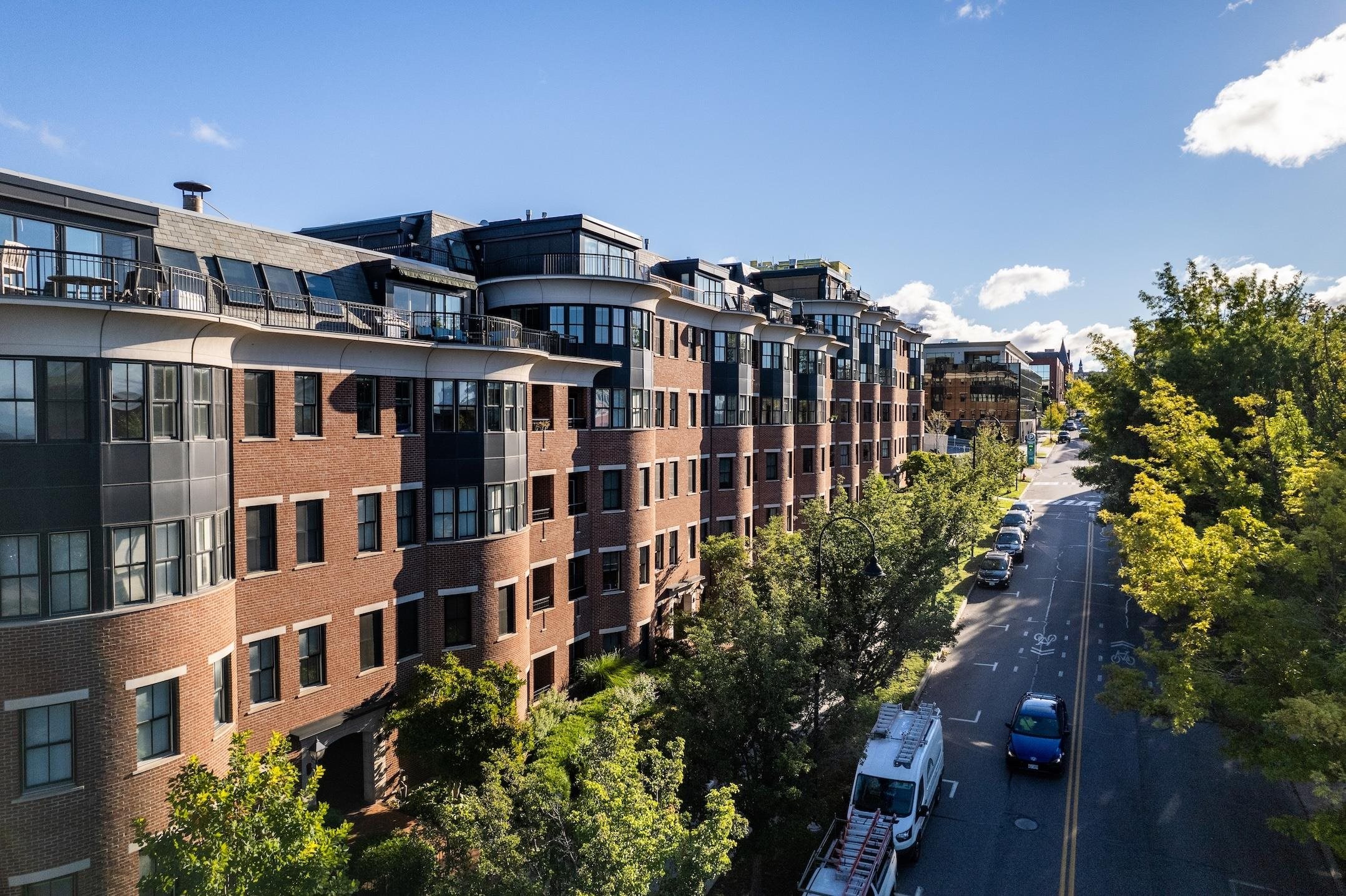 40 College Street Unit: 514c