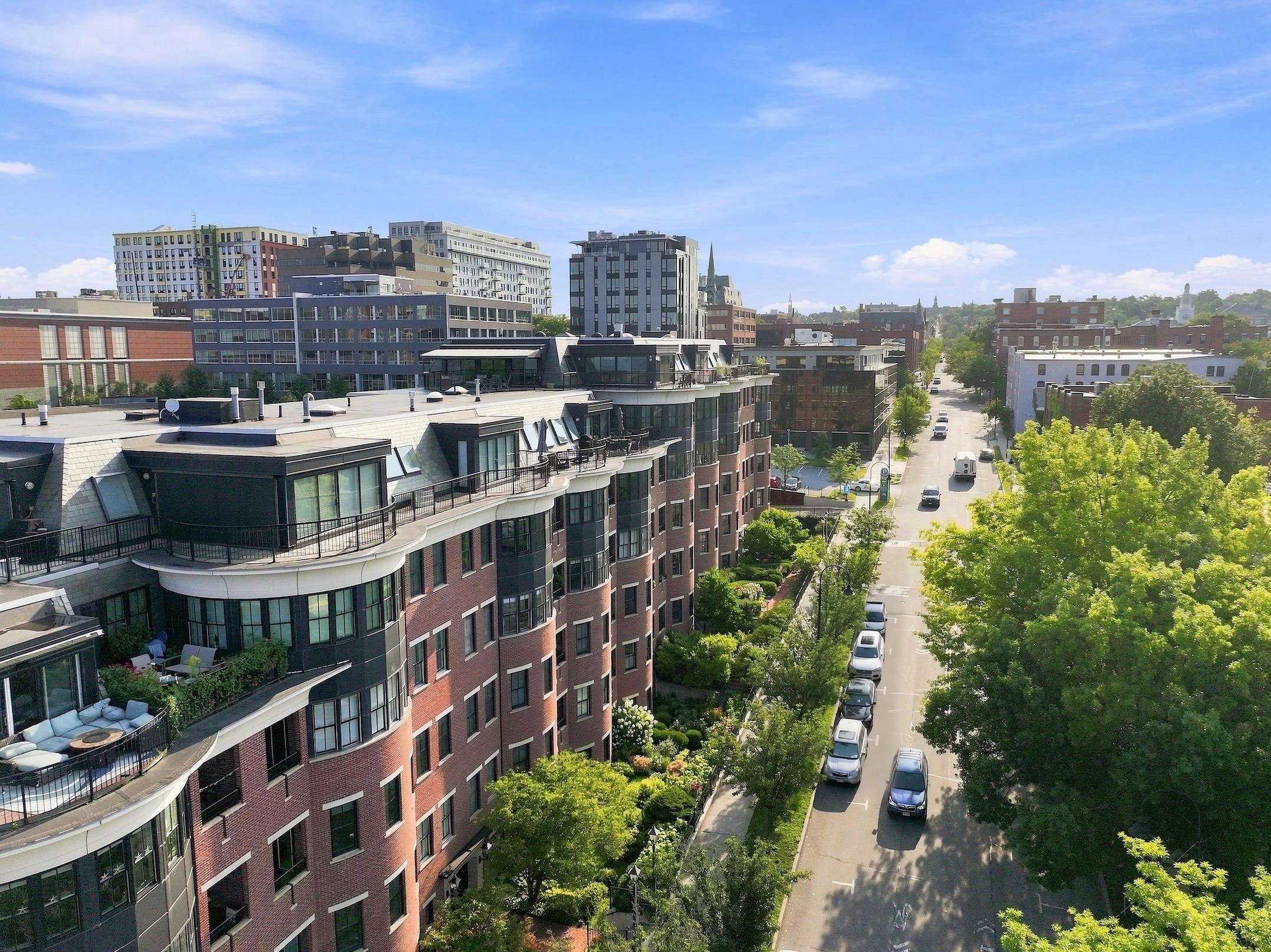 40 College Street Unit: 514c