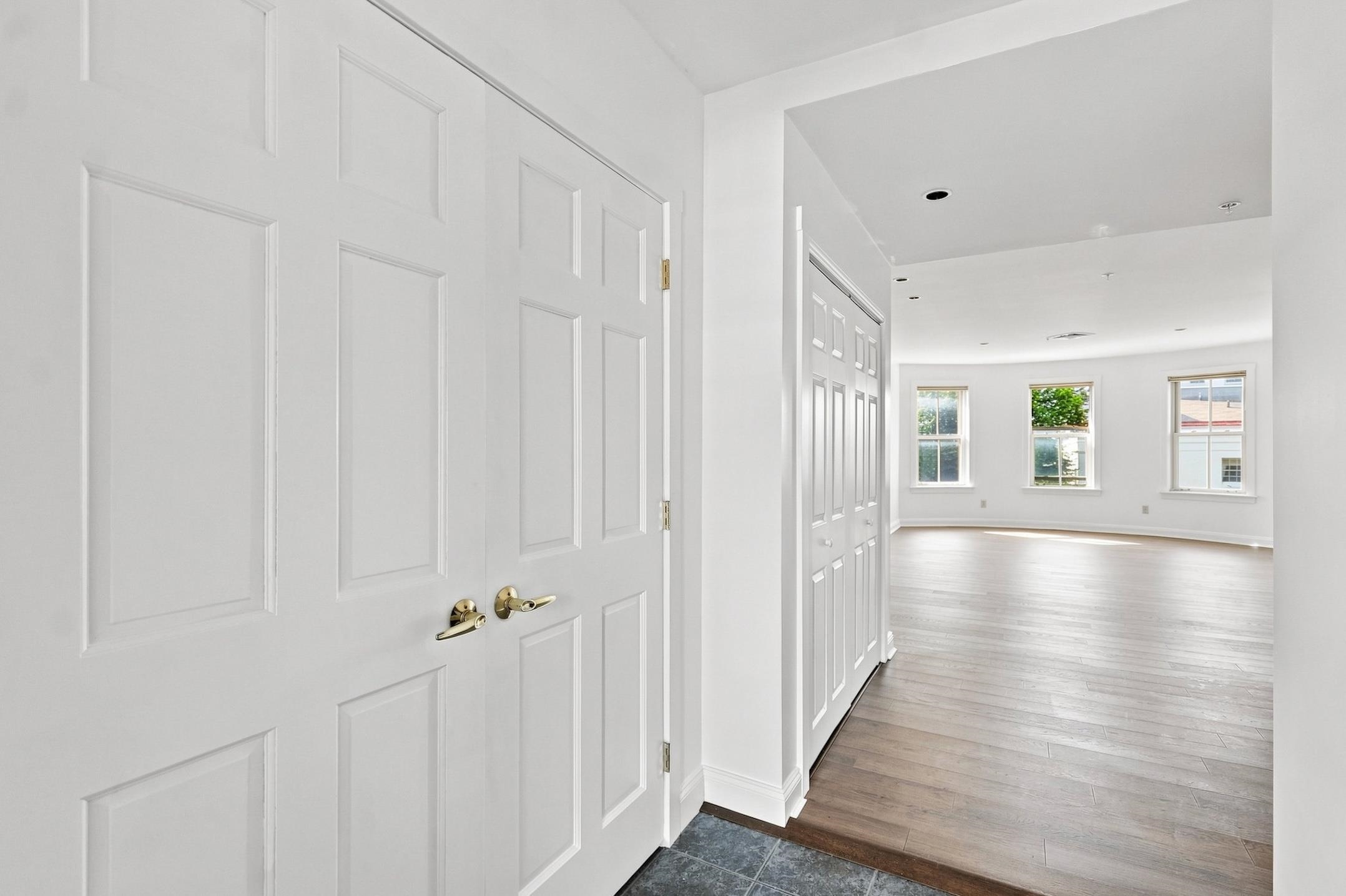 40 College Street Unit: 514c