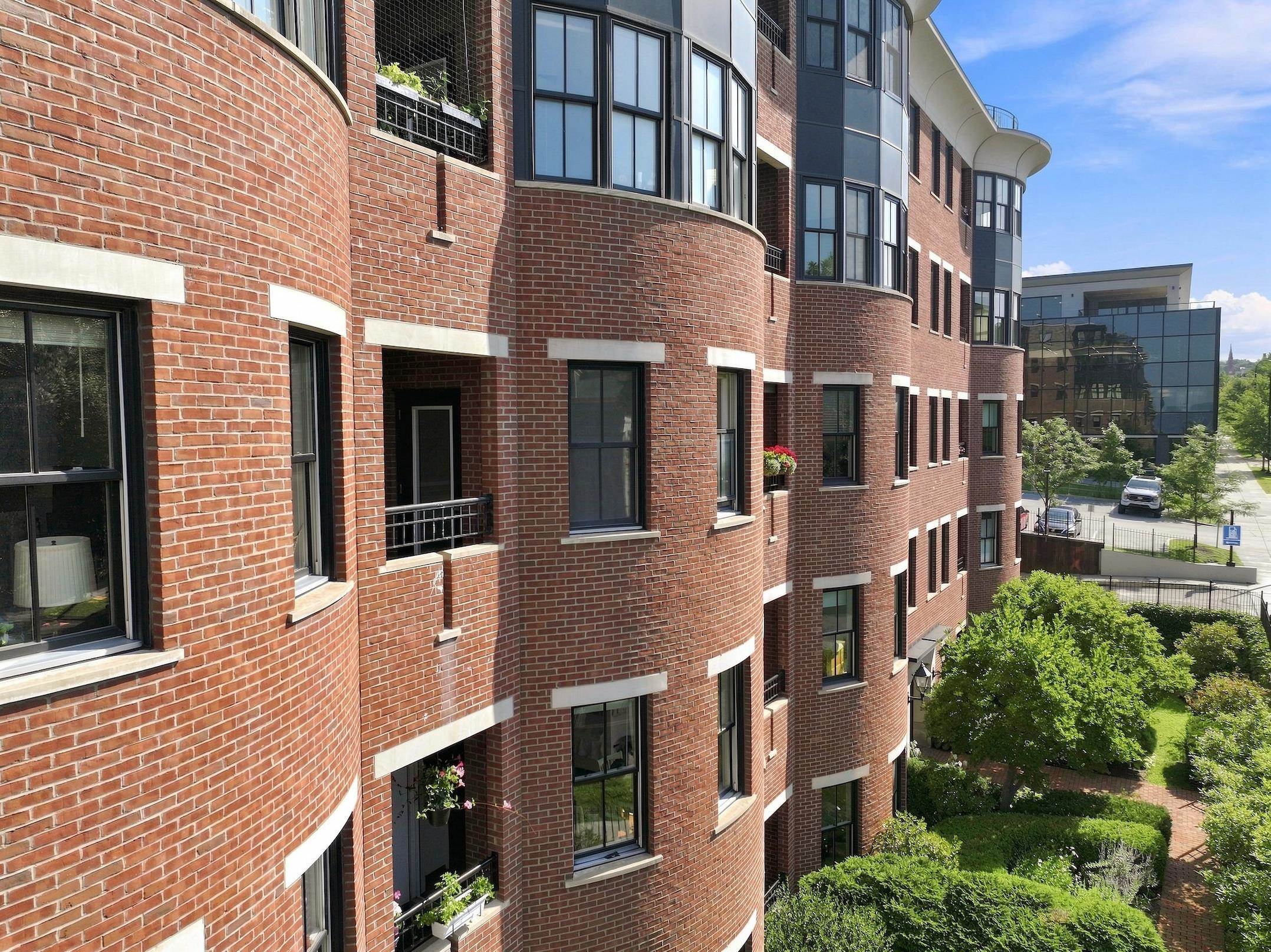40 College Street Unit: 514c