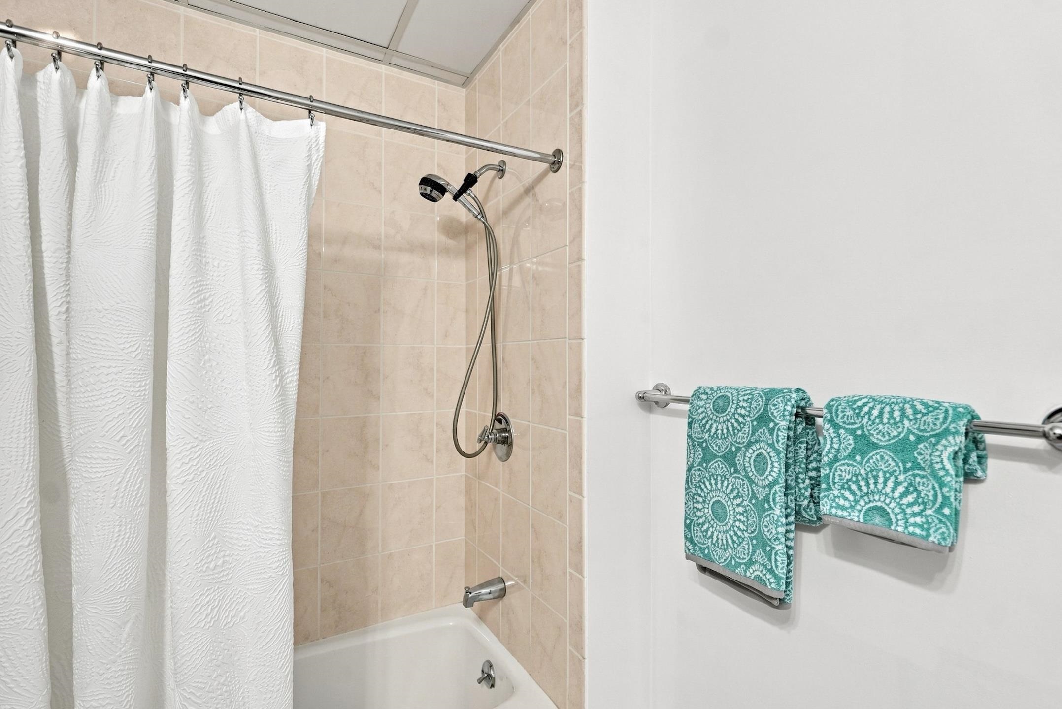40 College Street Unit: 514c