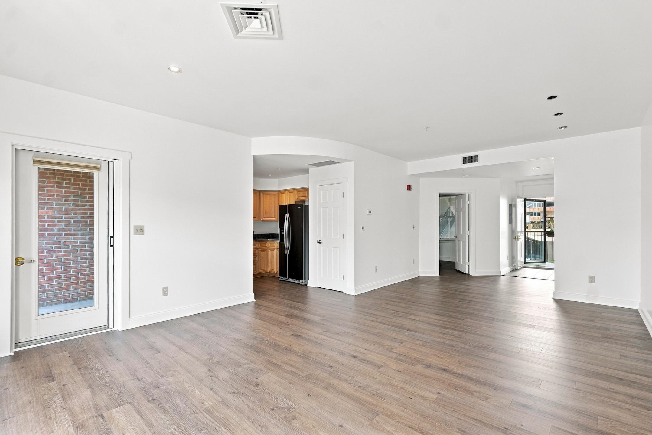 40 College Street Unit: 514c